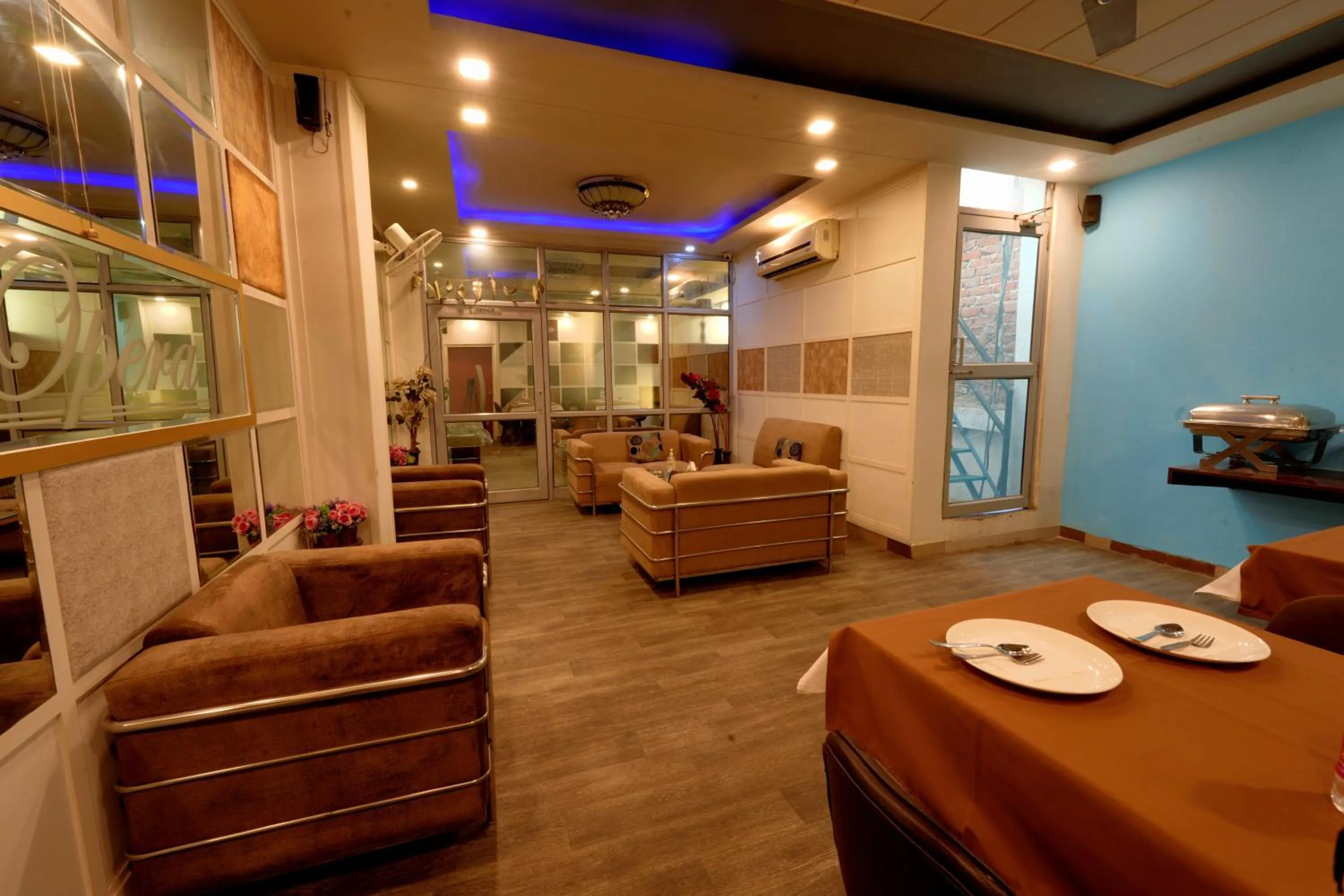 Restaurant/places to eat in Hotel Opera Mahipalpur- Delhi Airport