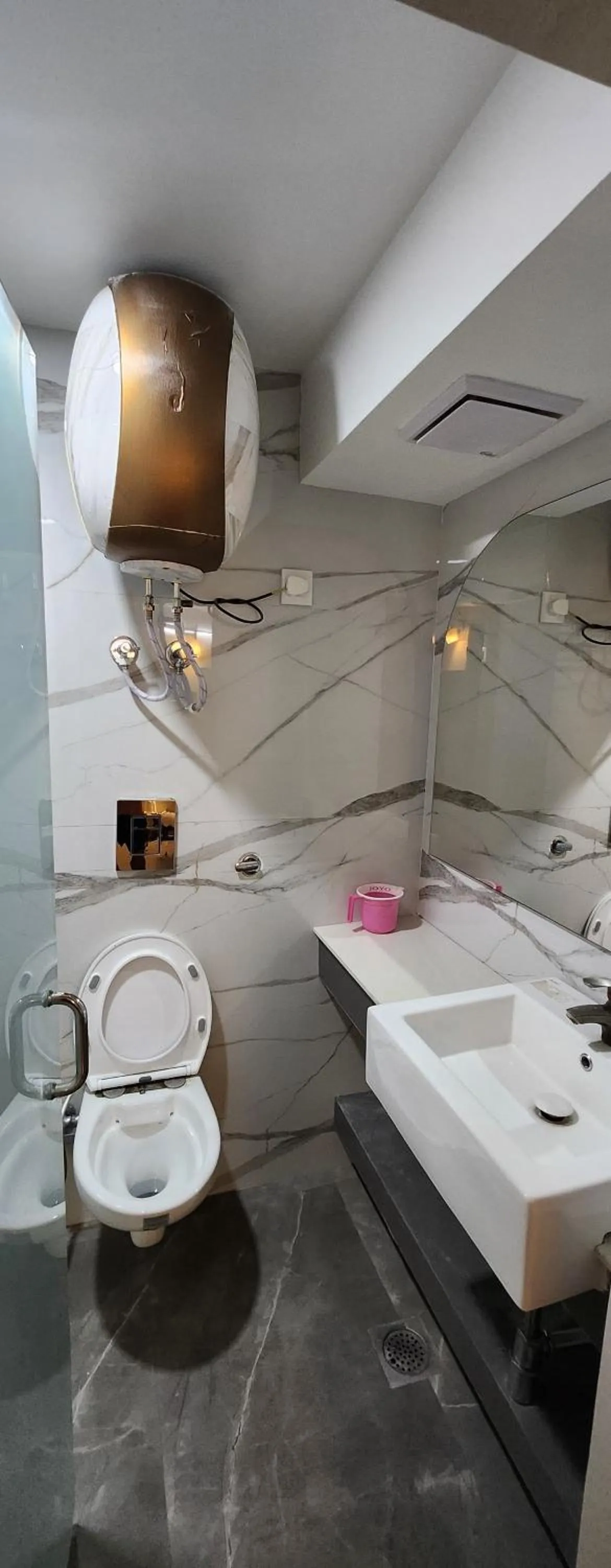 Toilet in Hotel Opera Mahipalpur- Delhi Airport