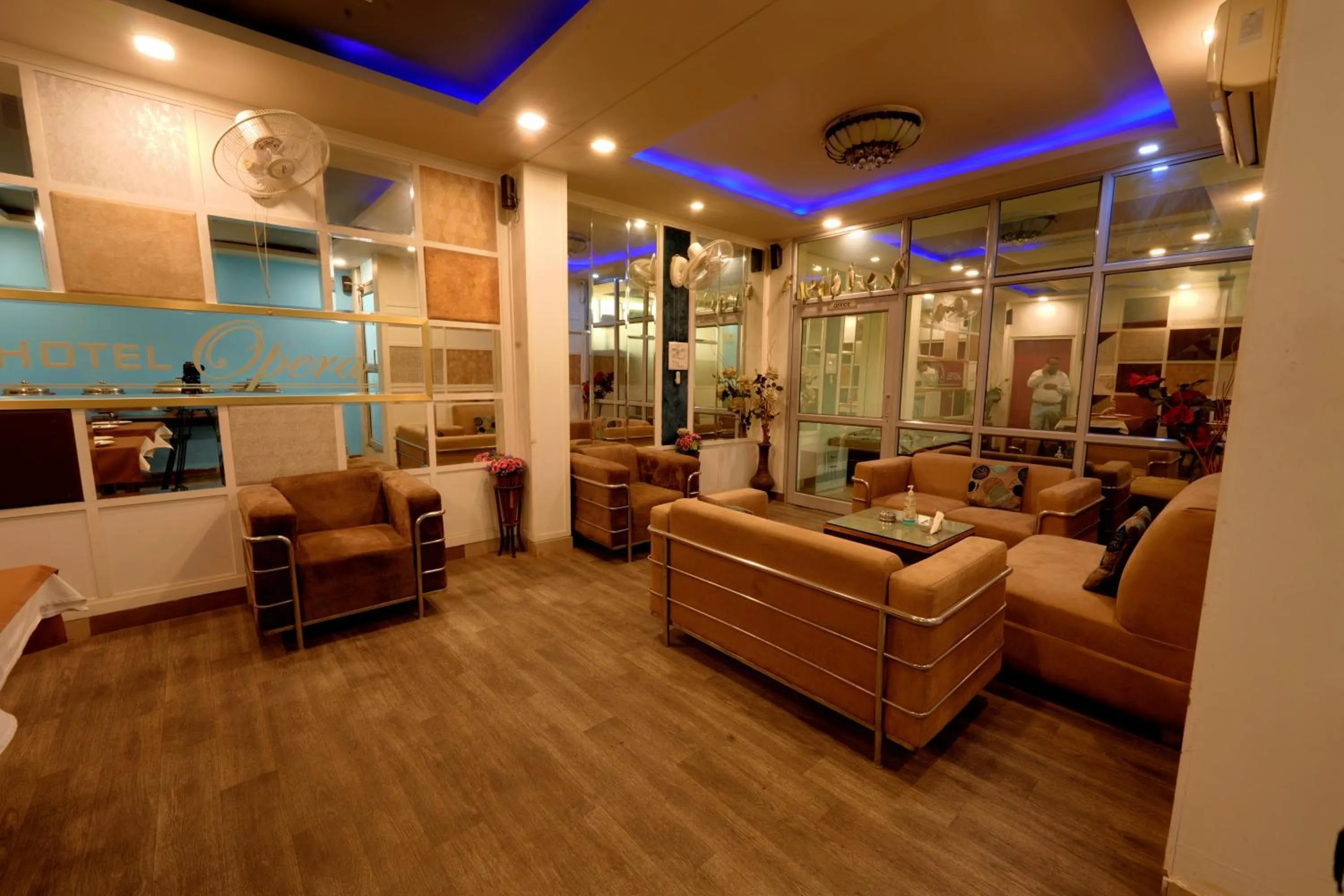 Restaurant/places to eat in Hotel Opera Mahipalpur- Delhi Airport