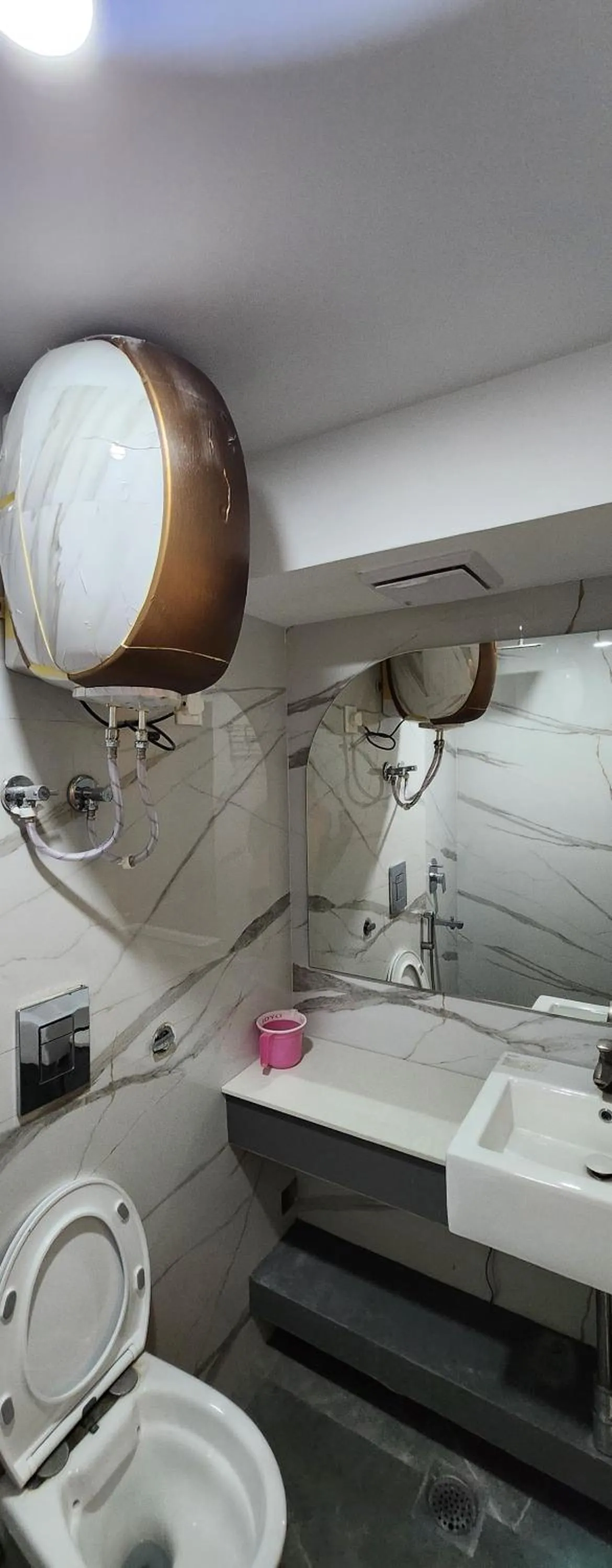 Toilet in Hotel Opera Mahipalpur- Delhi Airport