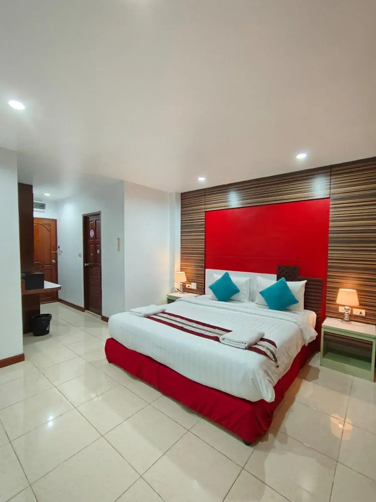 Deluxe Double Room with Balcony in Patong Max Value Hotel Deluxe Double Room with Balcony in Patong Max Value Hotel