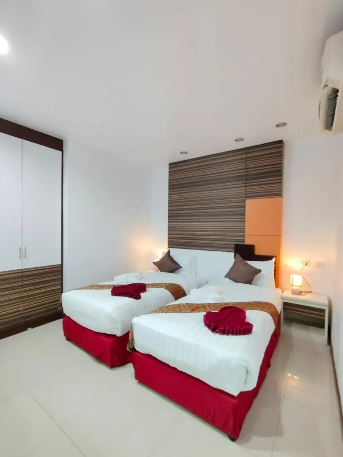Standard Twin Room in Patong Max Value Hotel Standard Twin Room in Patong Max Value Hotel