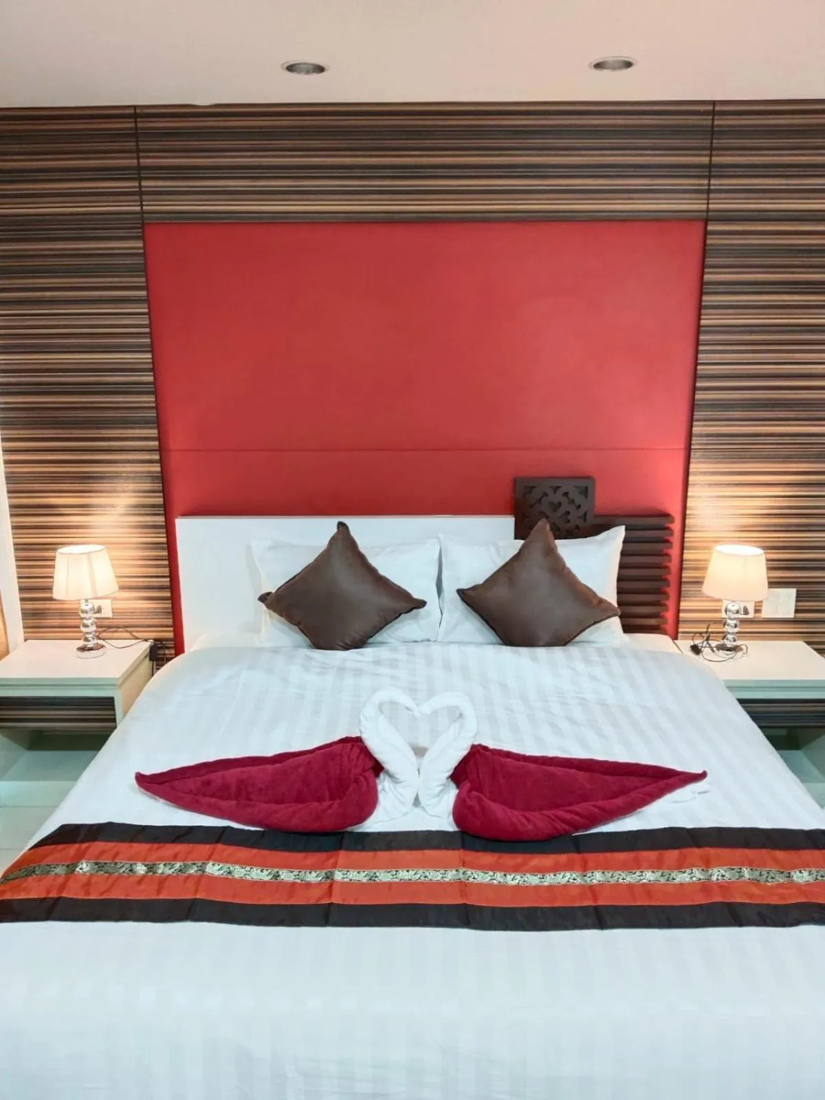Bed in Patong Max Value Hotel