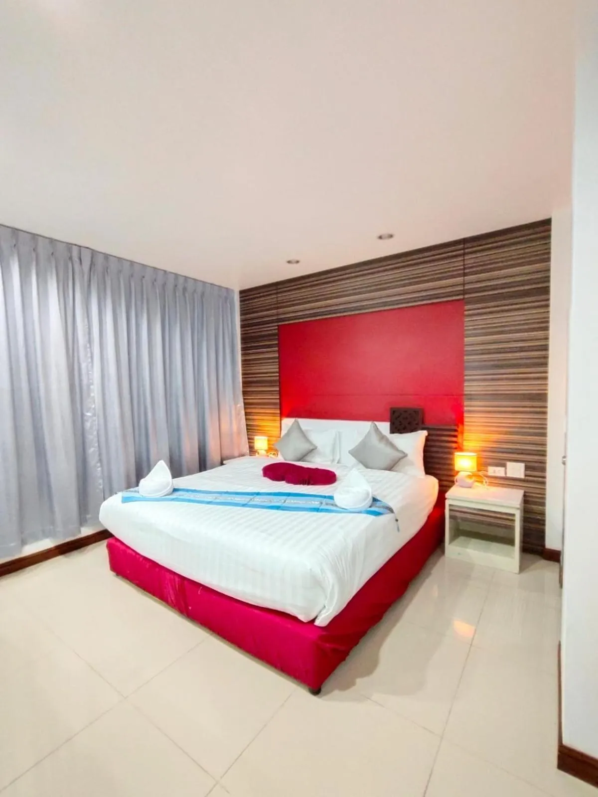 Bed in Patong Max Value Hotel