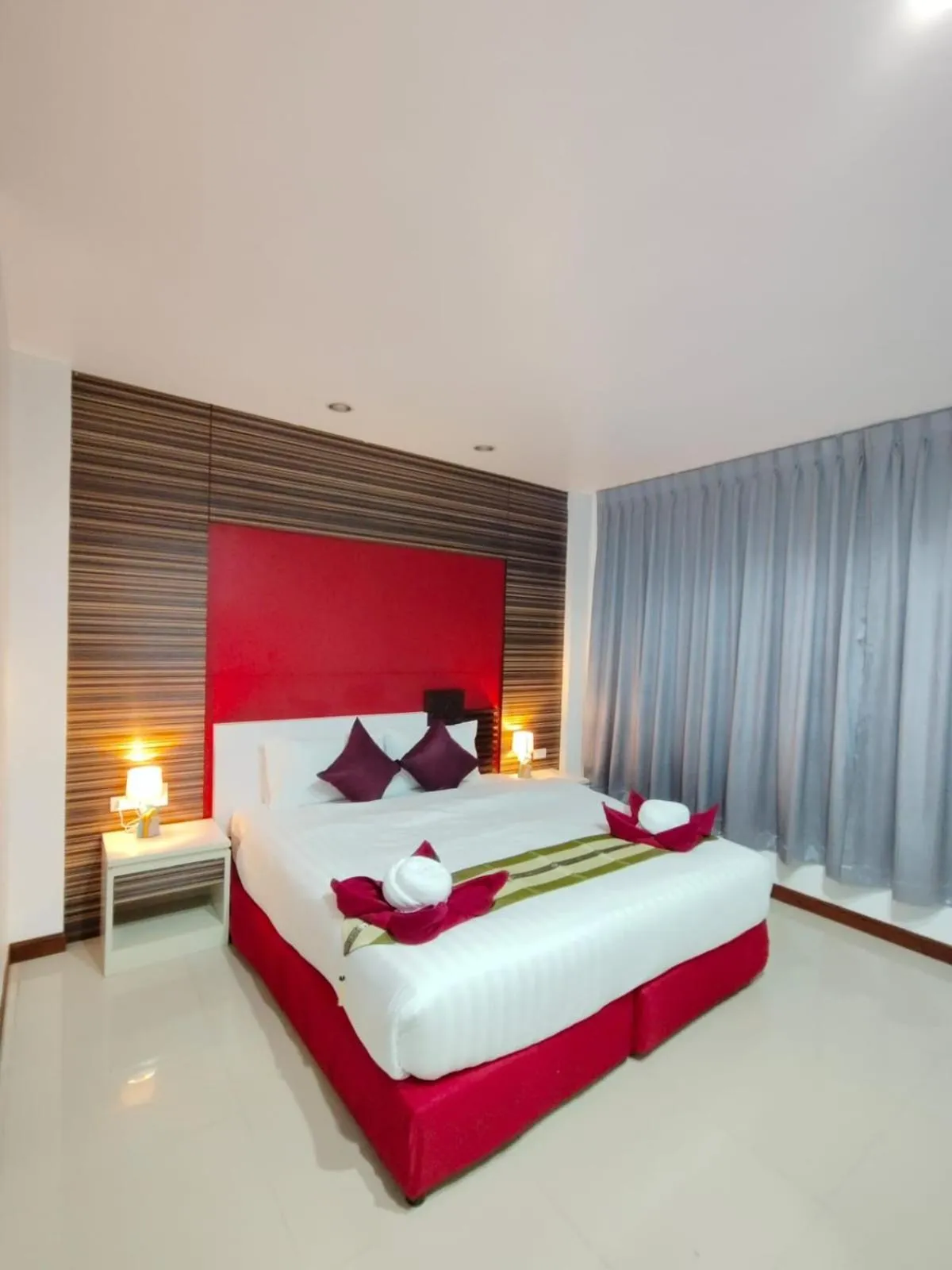Bed in Patong Max Value Hotel