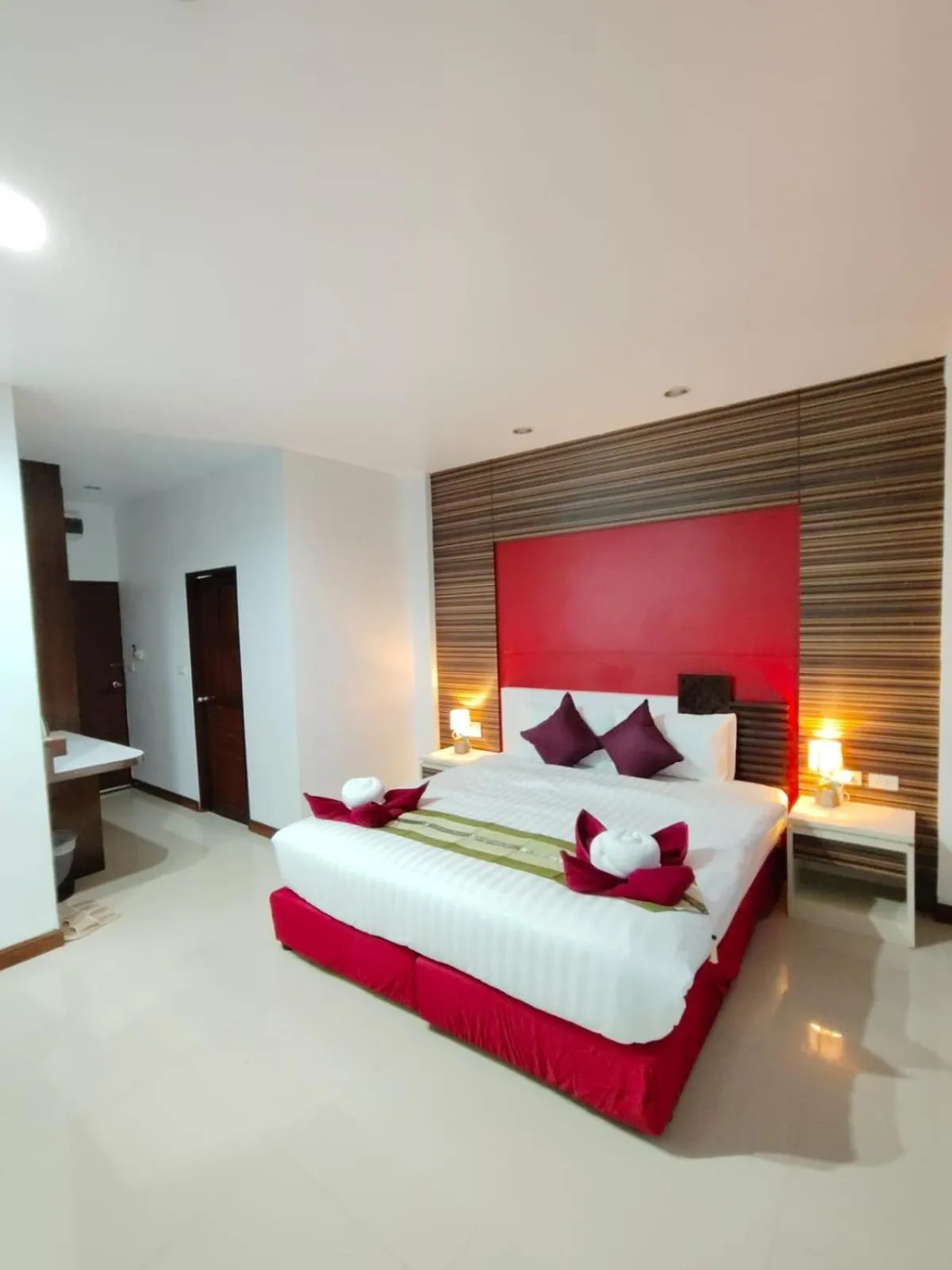 Bed in Patong Max Value Hotel