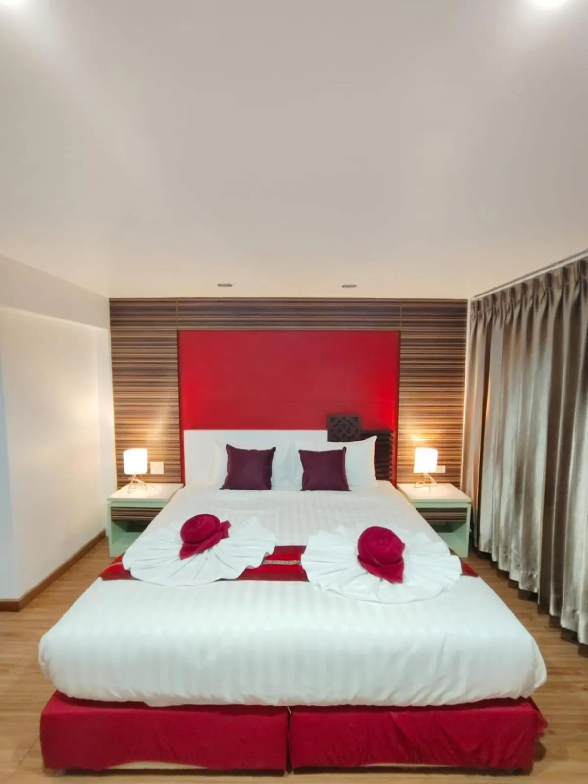 Bed in Patong Max Value Hotel