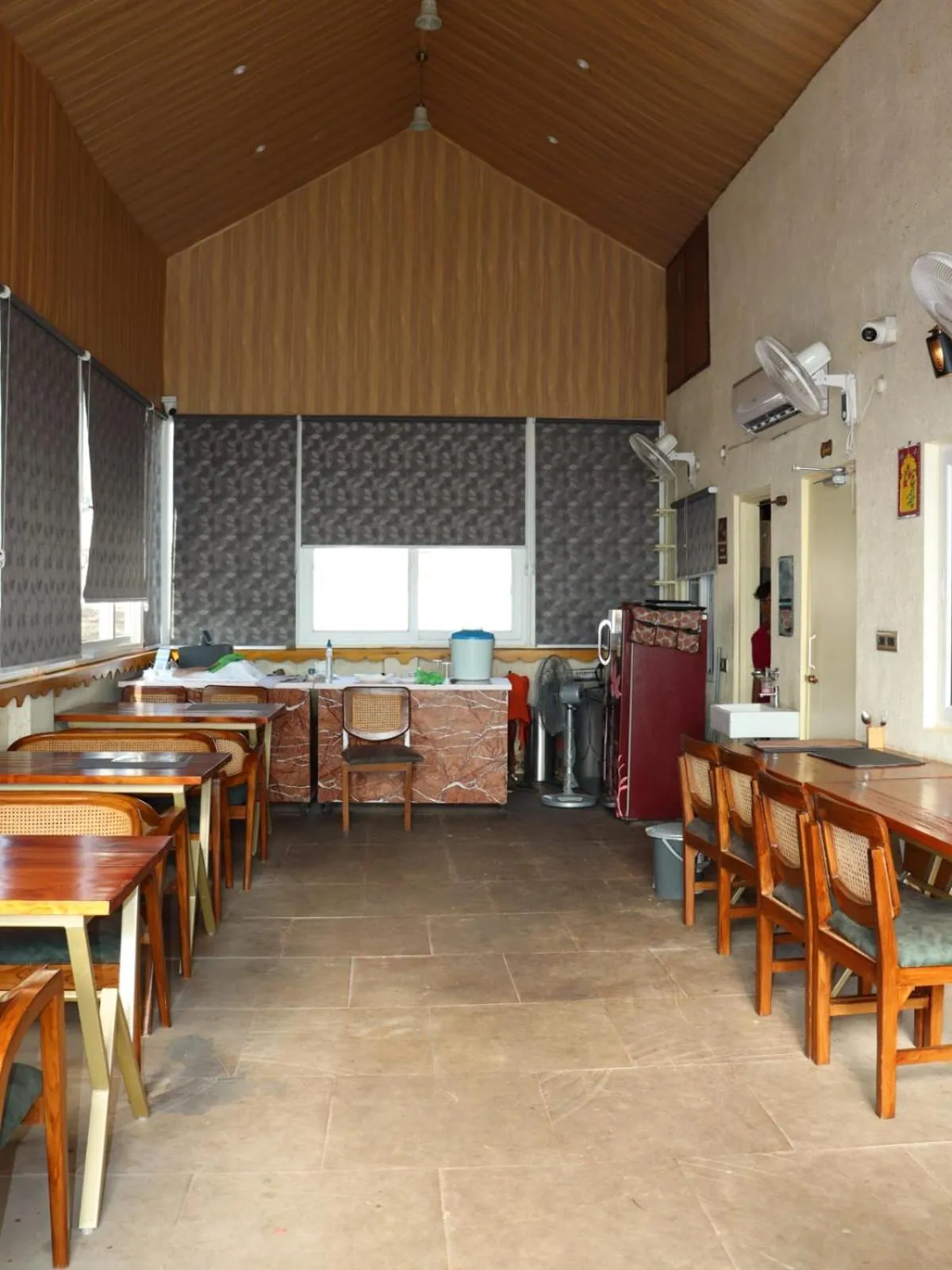 Restaurant/places to eat in Satshree Kothi