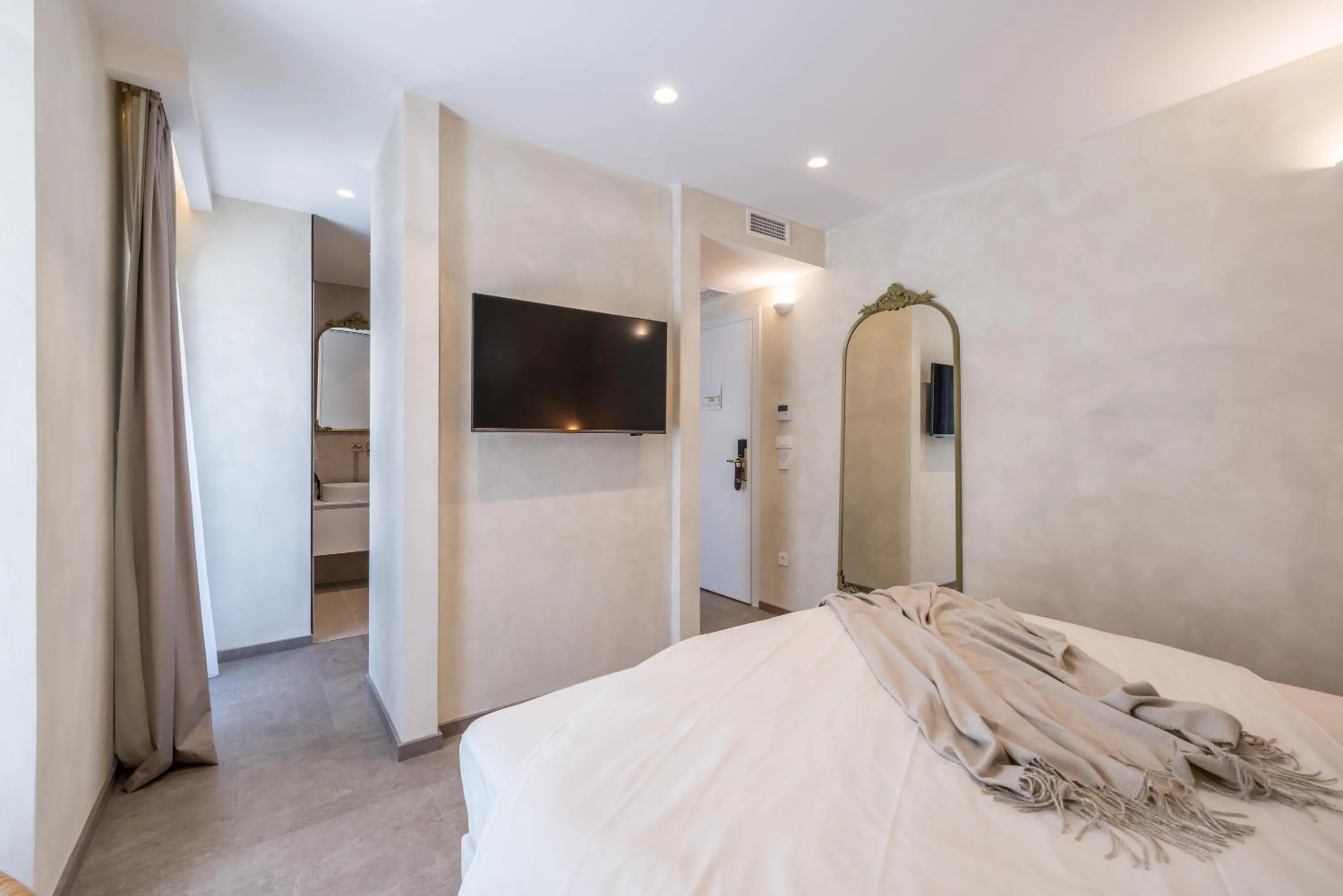 Photo of the whole room, Bed in Hotel Aria