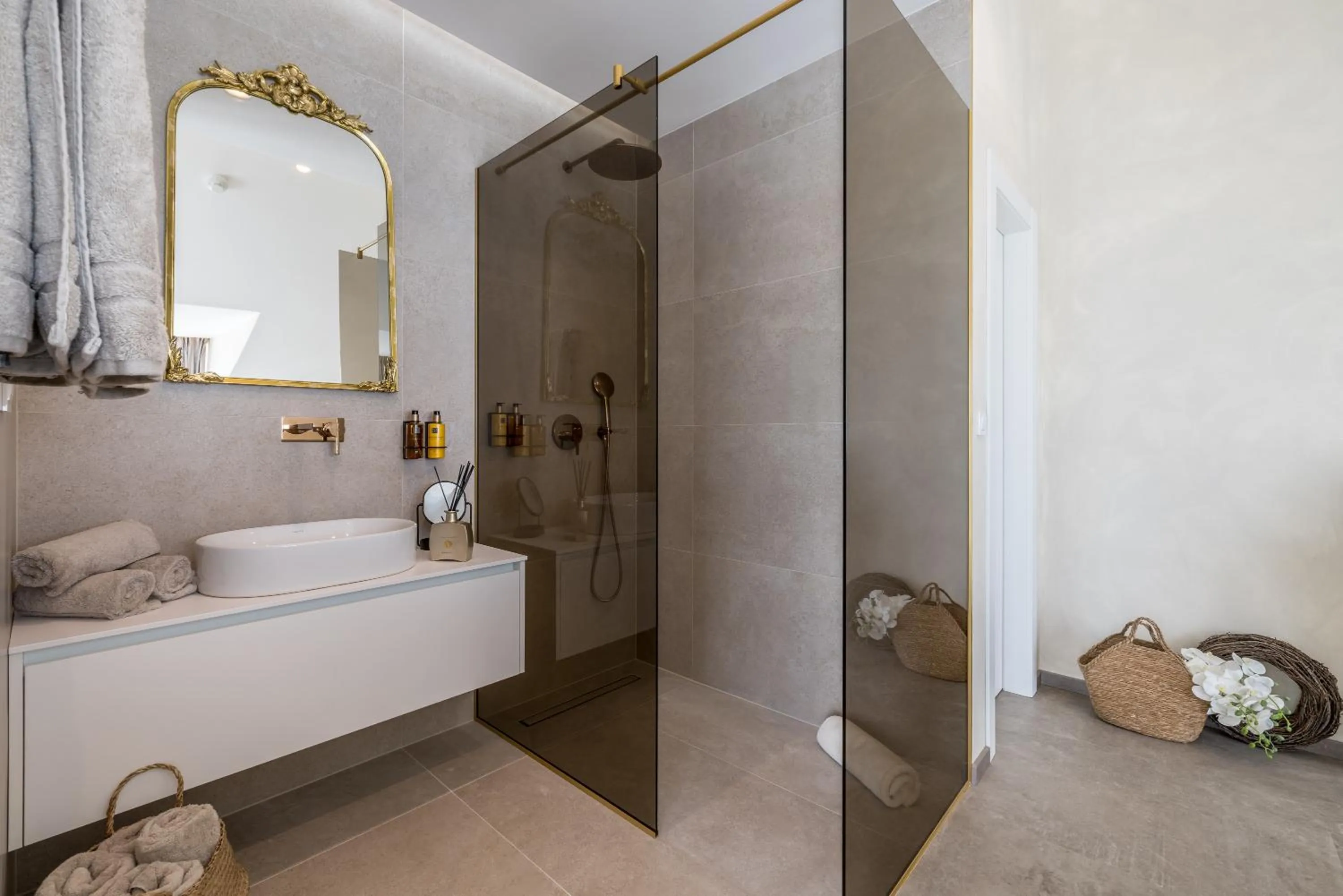 Shower in Hotel Aria