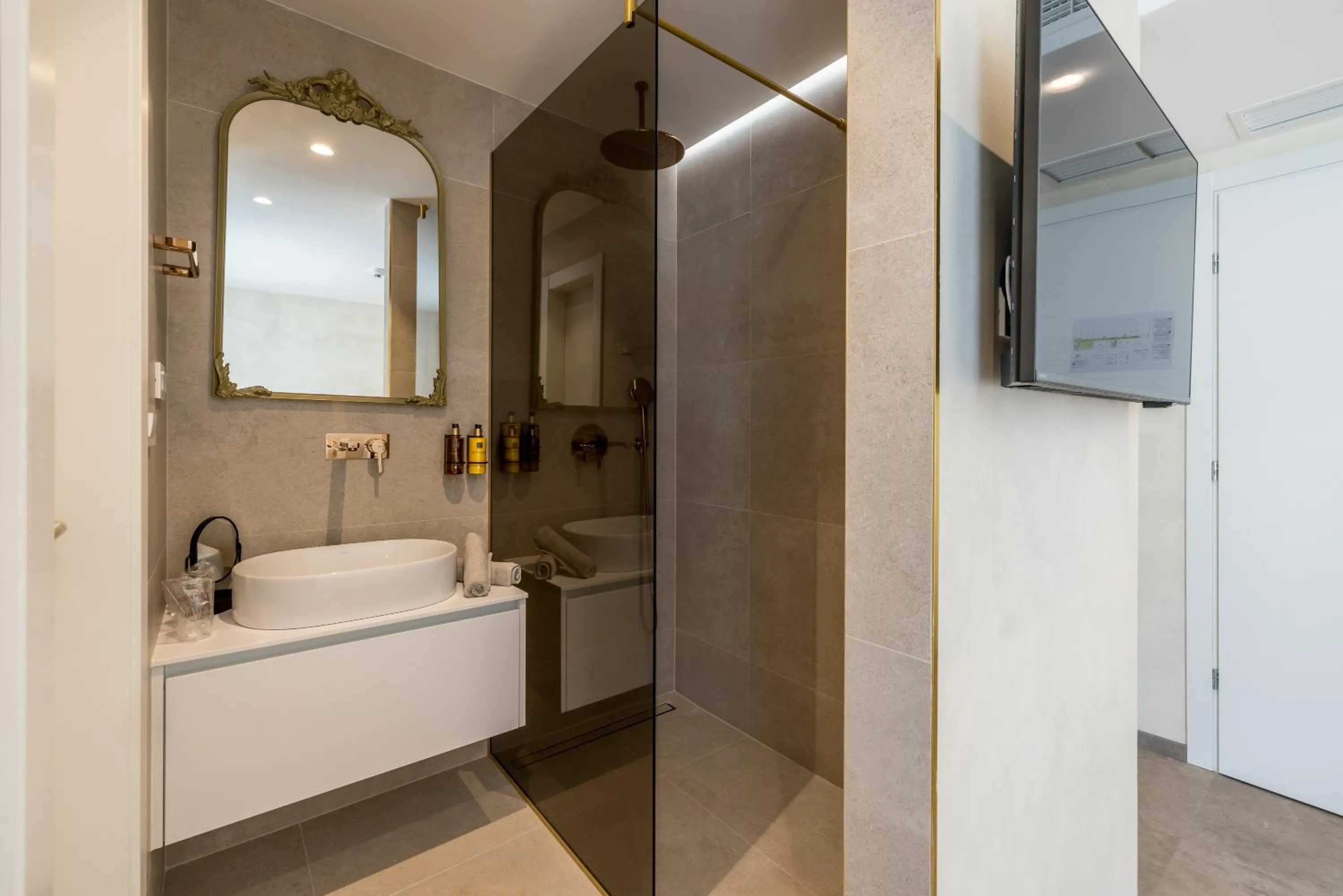 TV and multimedia in Hotel Aria