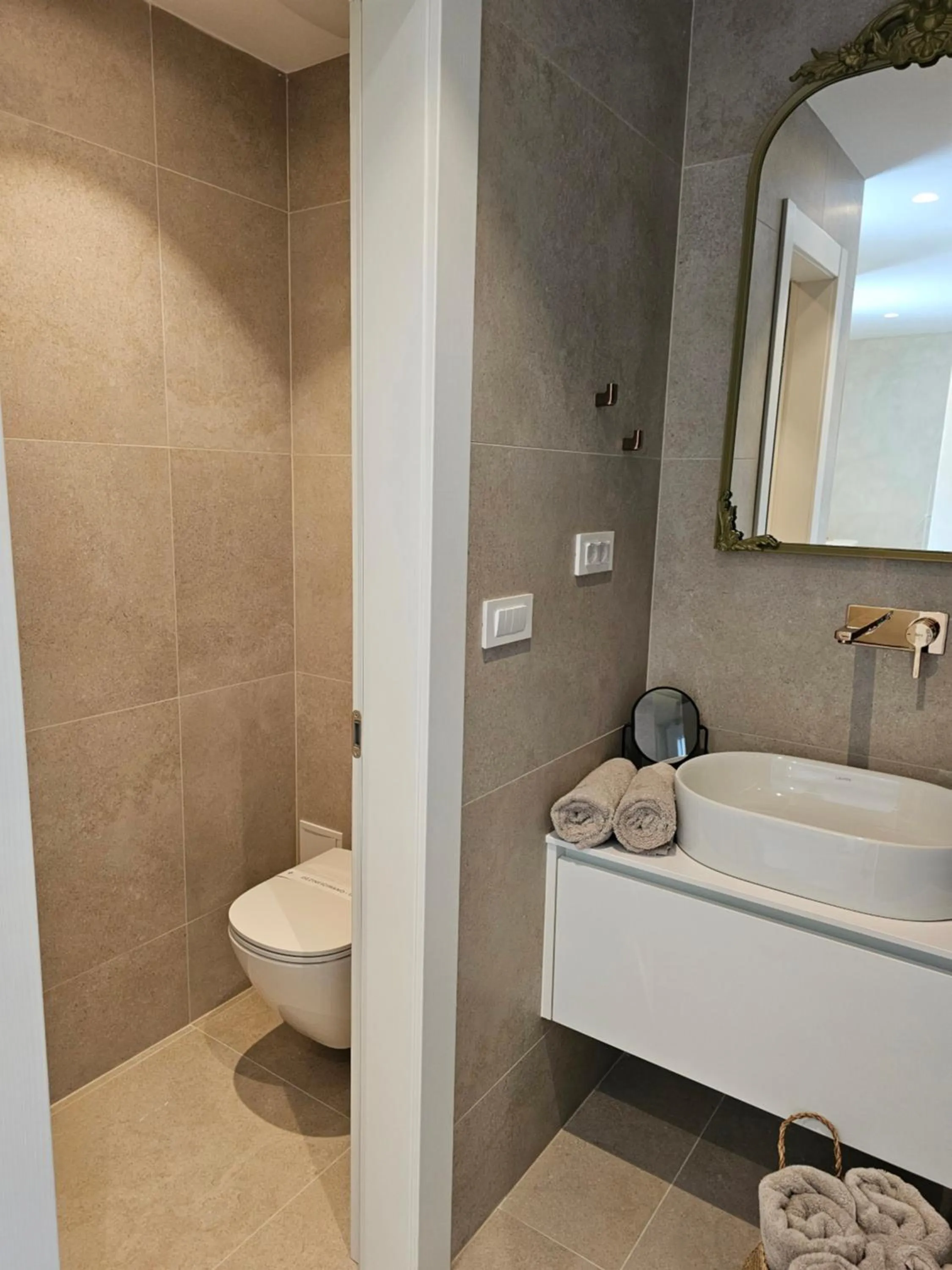 Toilet in Hotel Aria