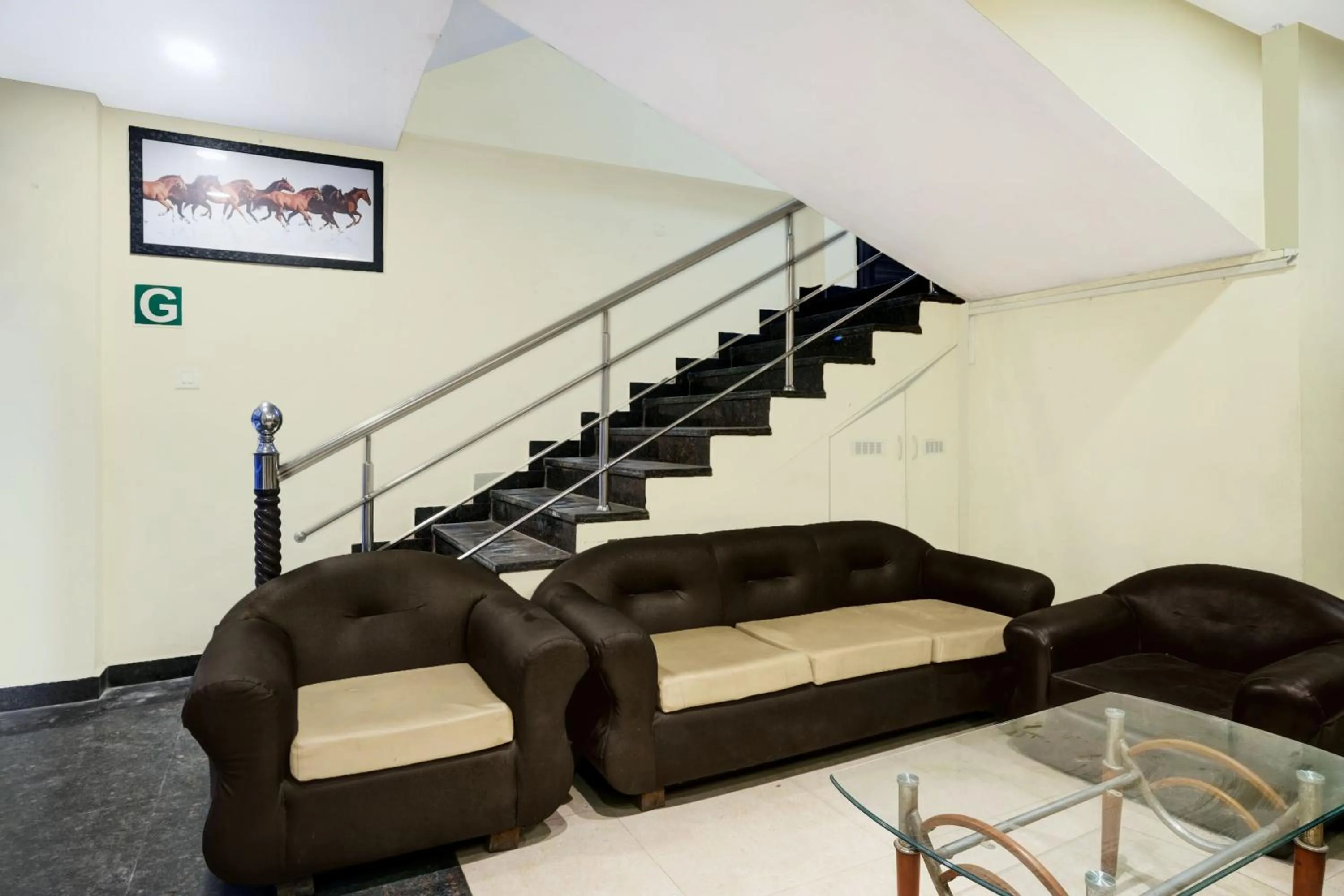 Lobby or reception in Super Hotel O Lalganesh formerly Royal Avenue