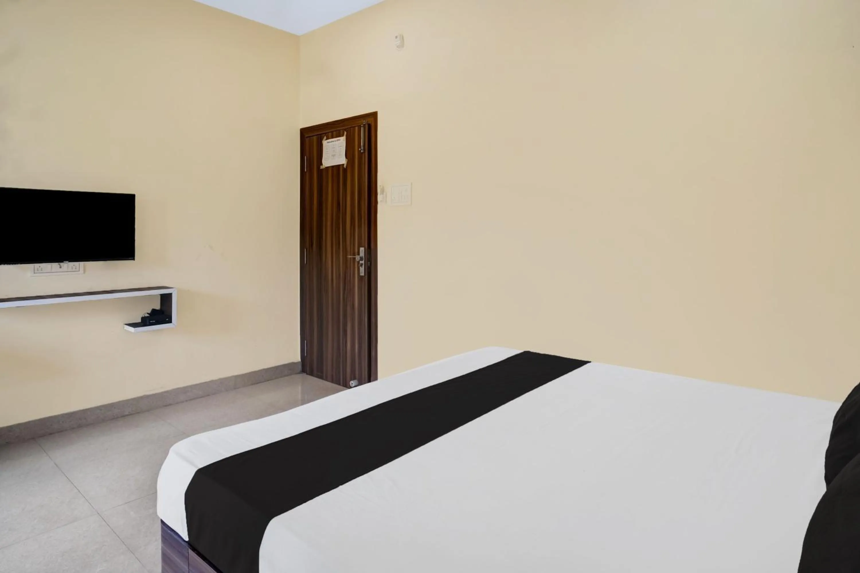 Bedroom, Bed in Super Hotel O Lalganesh formerly Royal Avenue