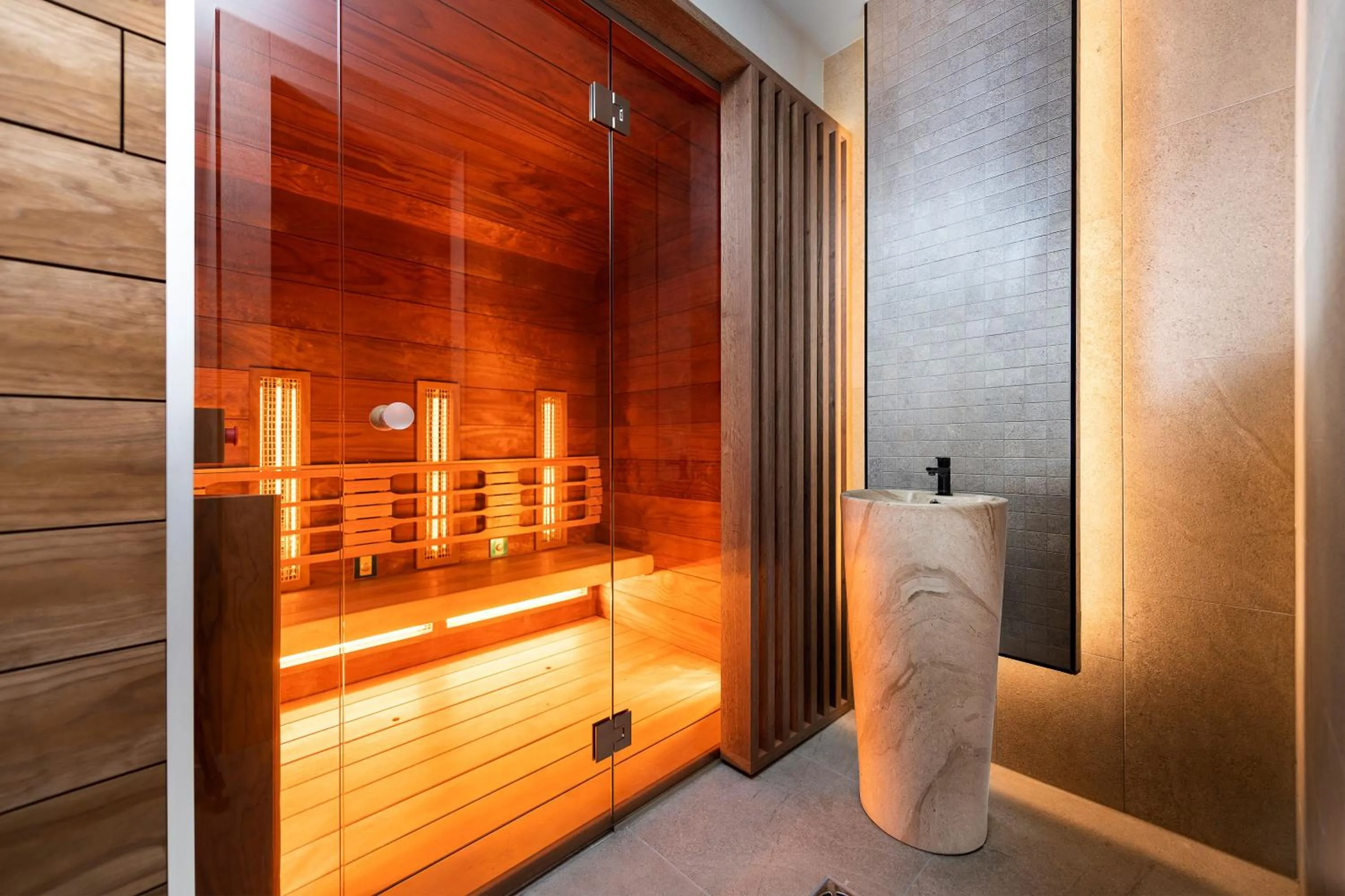 Shower in Three Corners Avenue Hotel