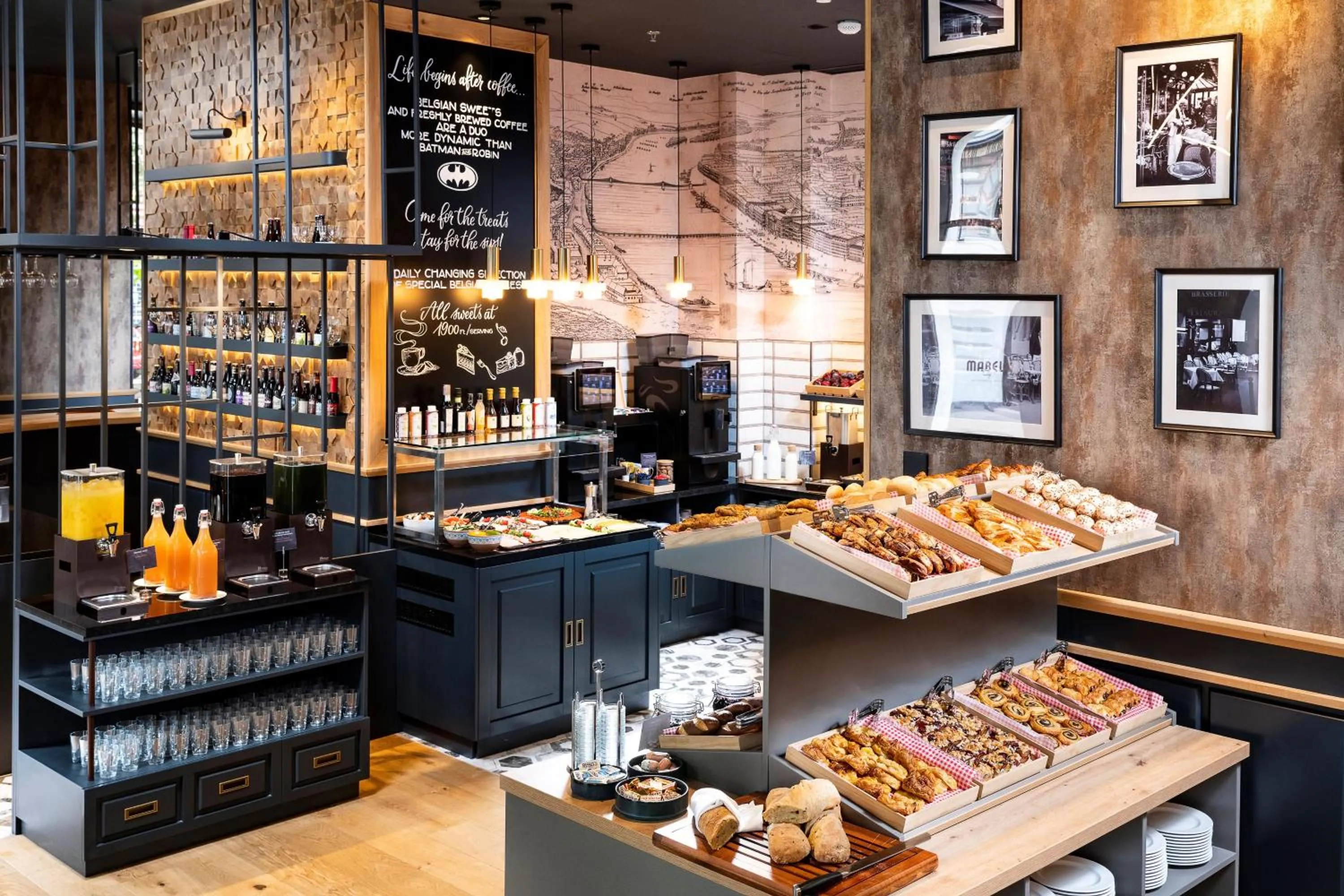 Coffee/tea facilities in Three Corners Avenue Hotel