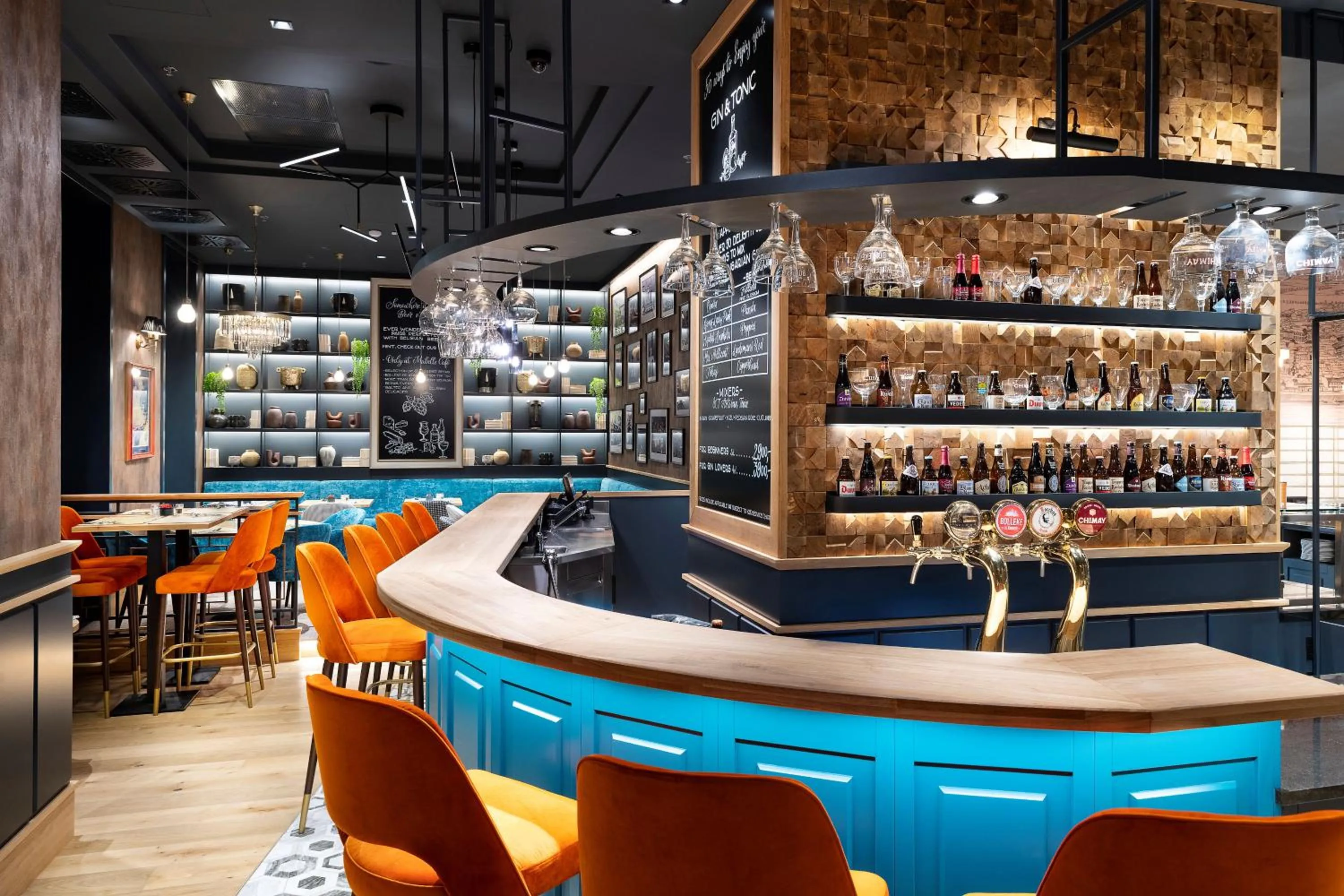 Restaurant/places to eat in Three Corners Avenue Hotel