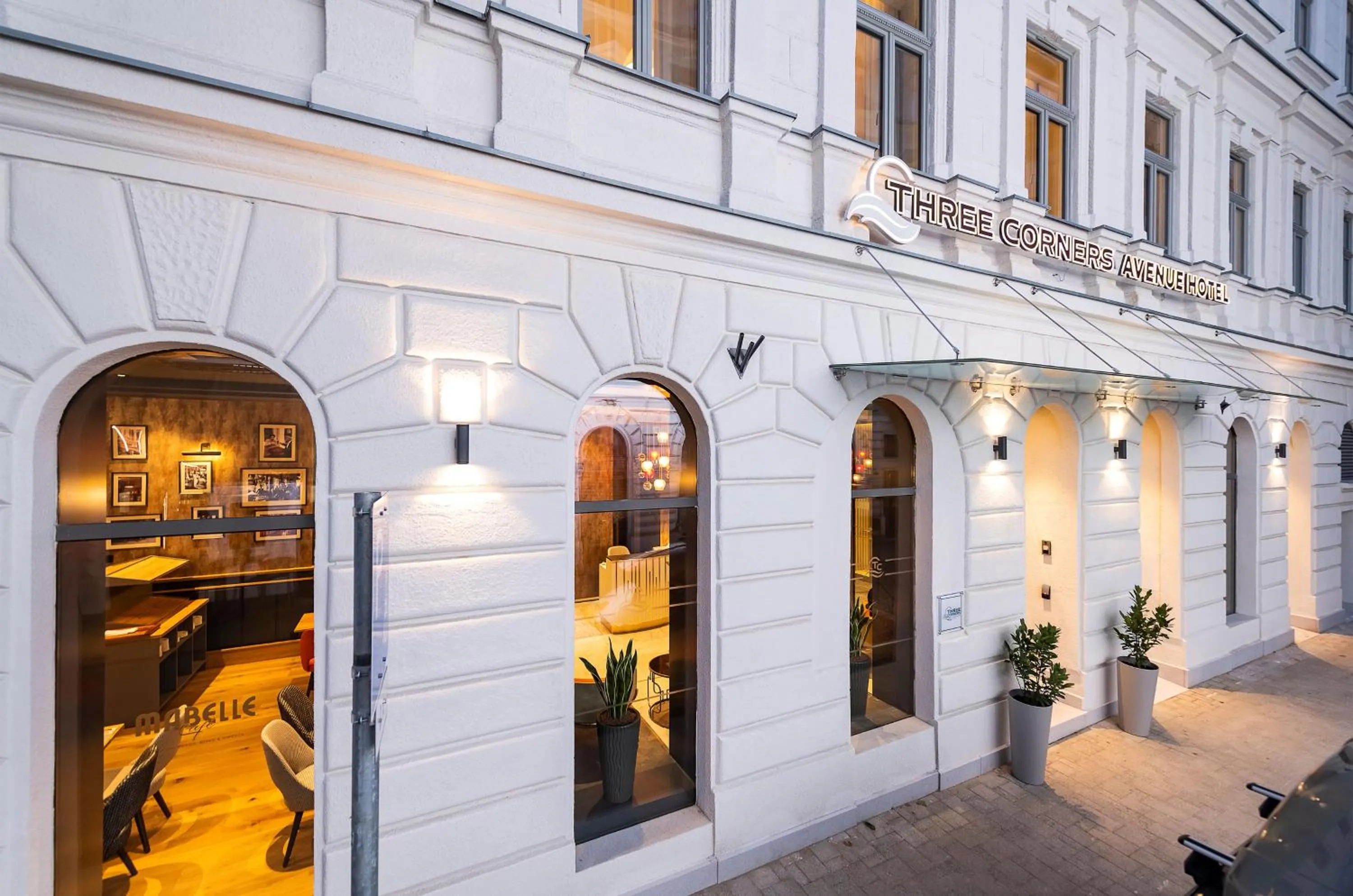 Property building in Three Corners Avenue Hotel