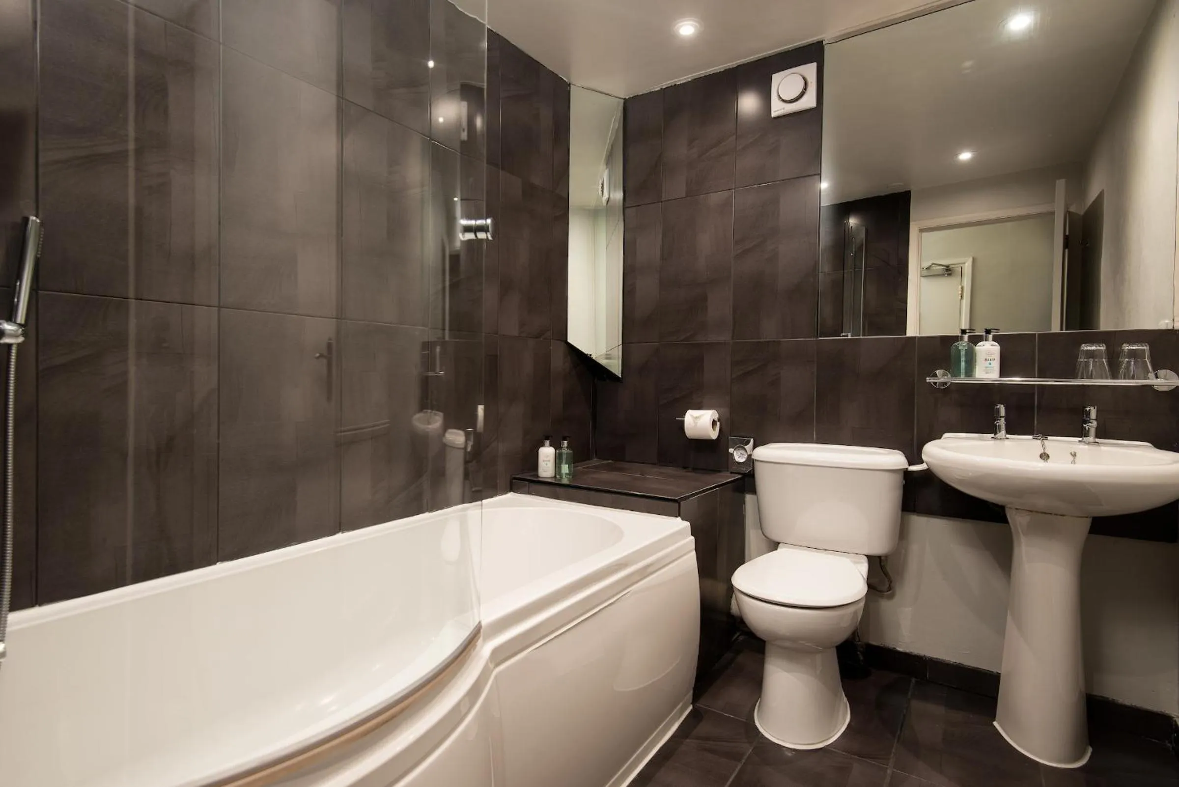 Bathroom in Windermere Rooms at The Wateredge Inn