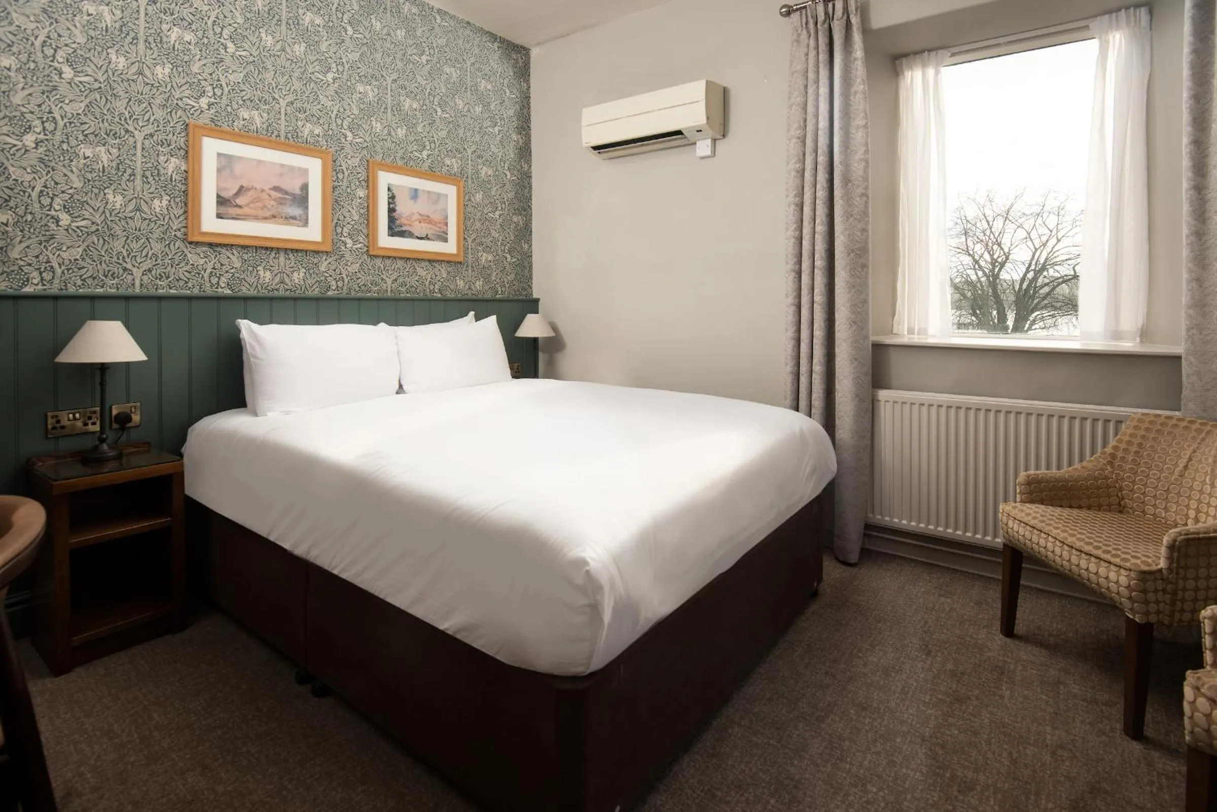 Bed in Windermere Rooms at The Wateredge Inn