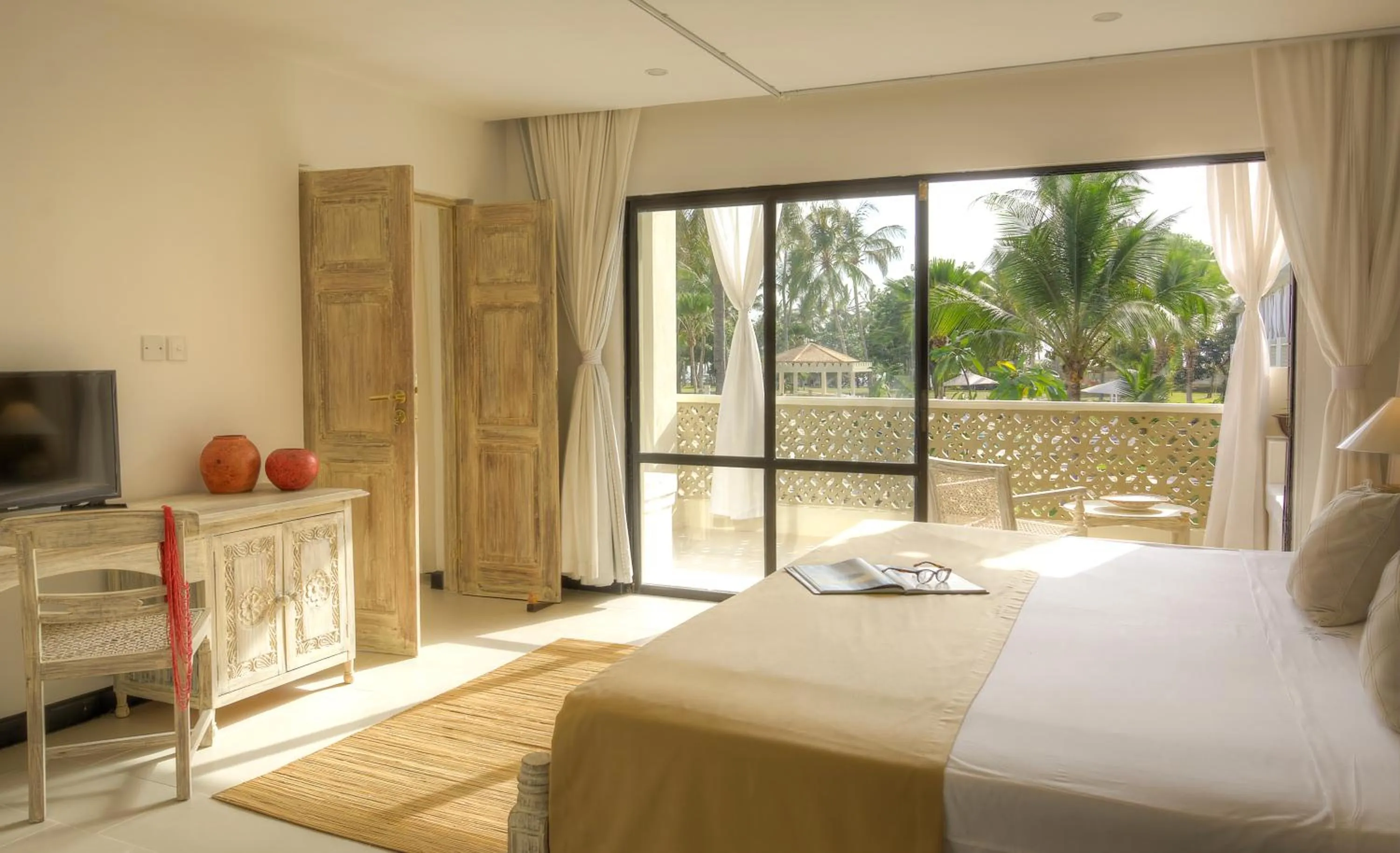Bed in Diamonds Malindi