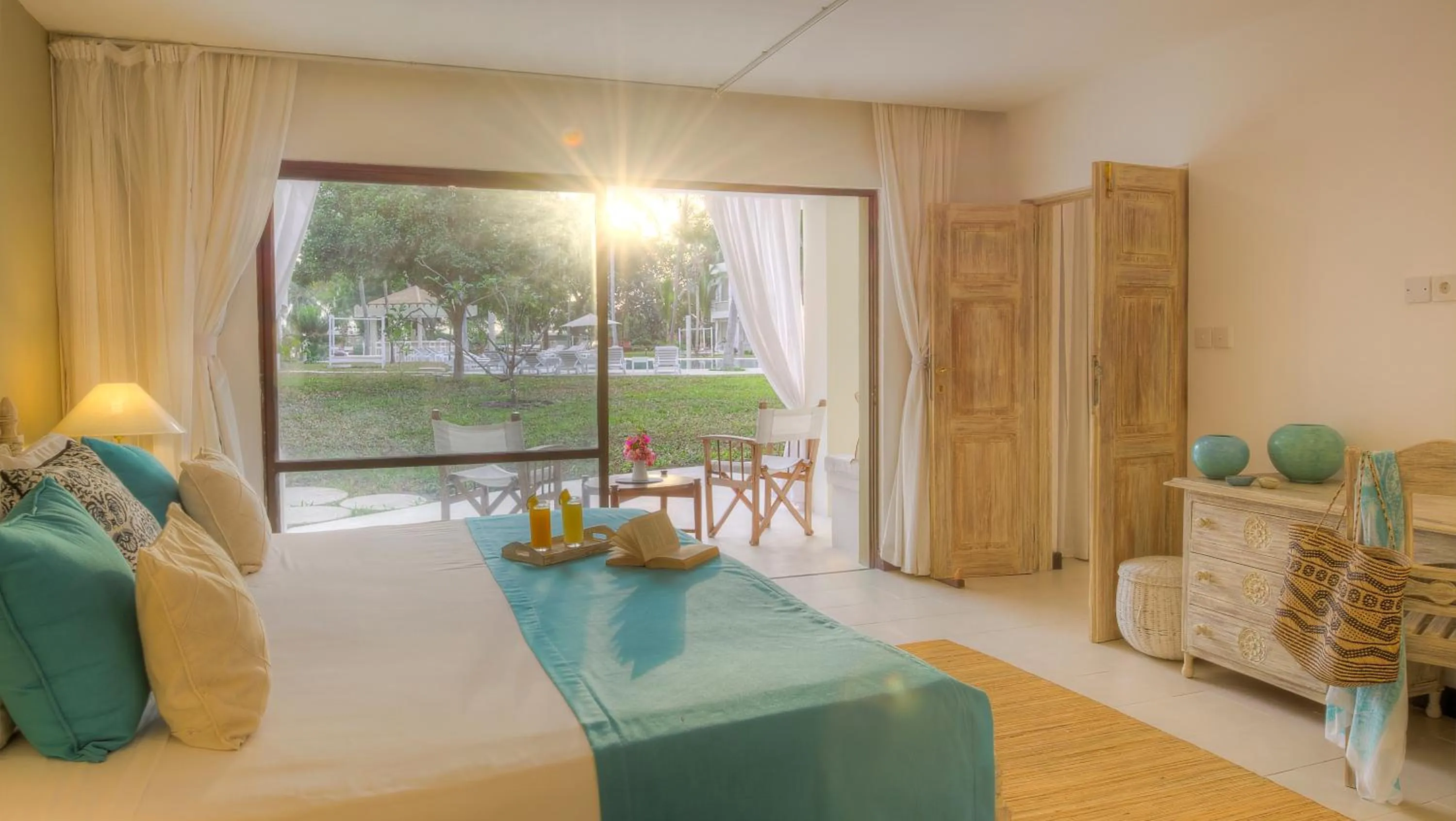 Bedroom, Bed in Diamonds Malindi