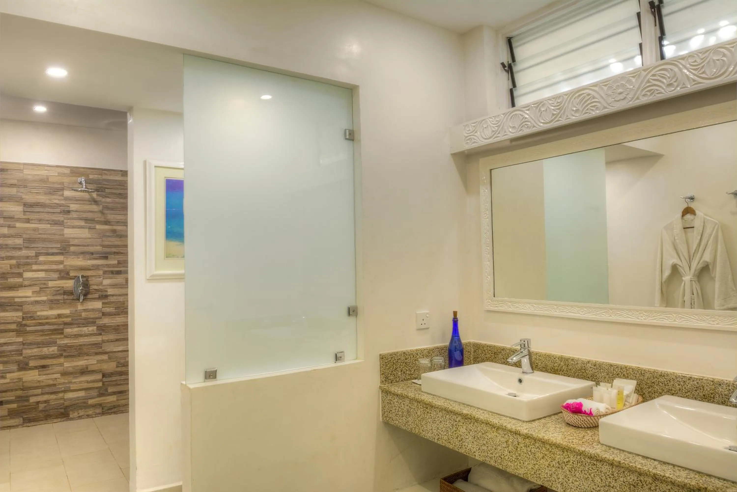 Bathroom in Diamonds Malindi