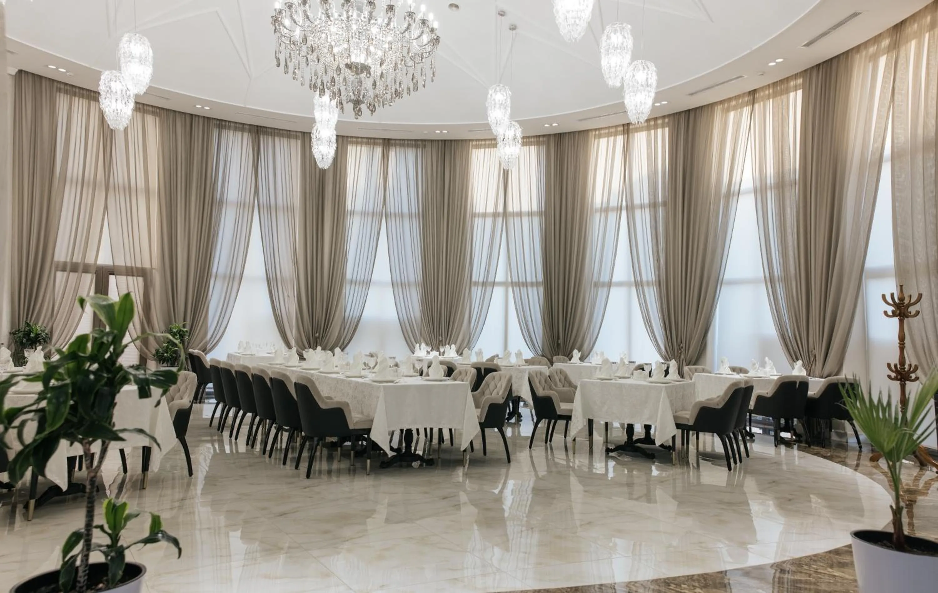 Restaurant/places to eat in Ametist Hotel Complex