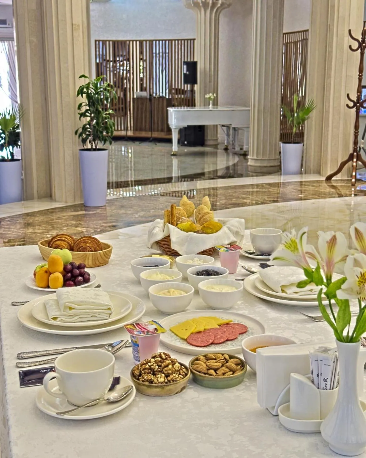 Restaurant/places to eat in Ametist Hotel Complex