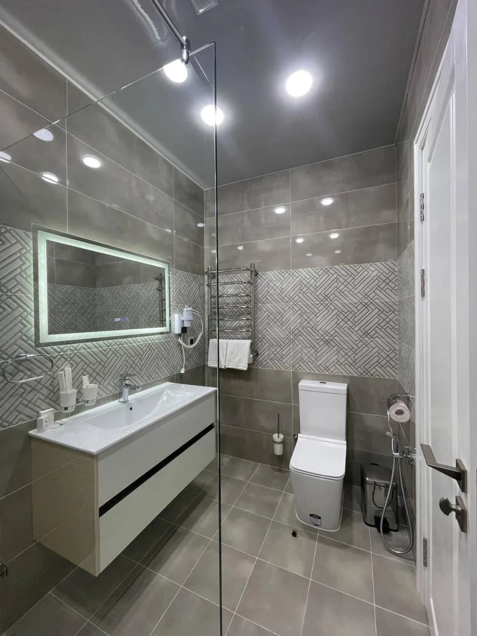 Shower in Ametist Hotel Complex