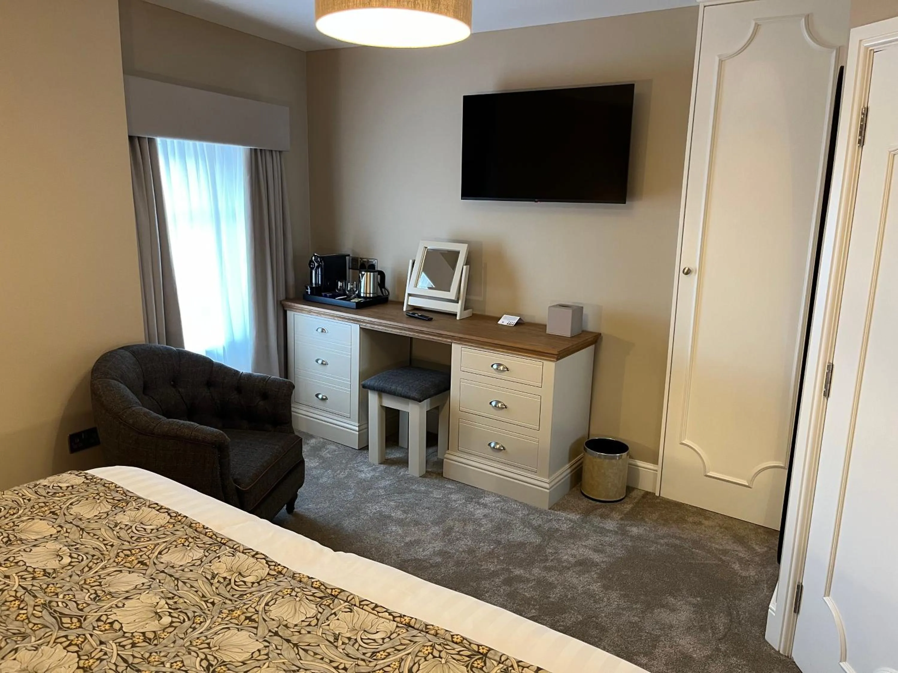 TV and multimedia, Bed in The Castle Coaching Inn