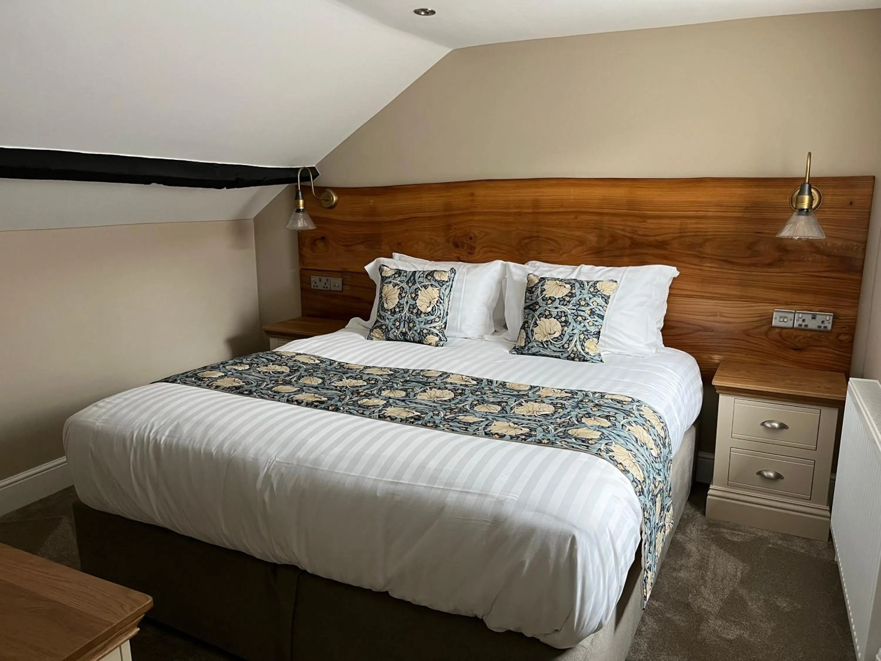 Bedroom, Bed in The Castle Coaching Inn