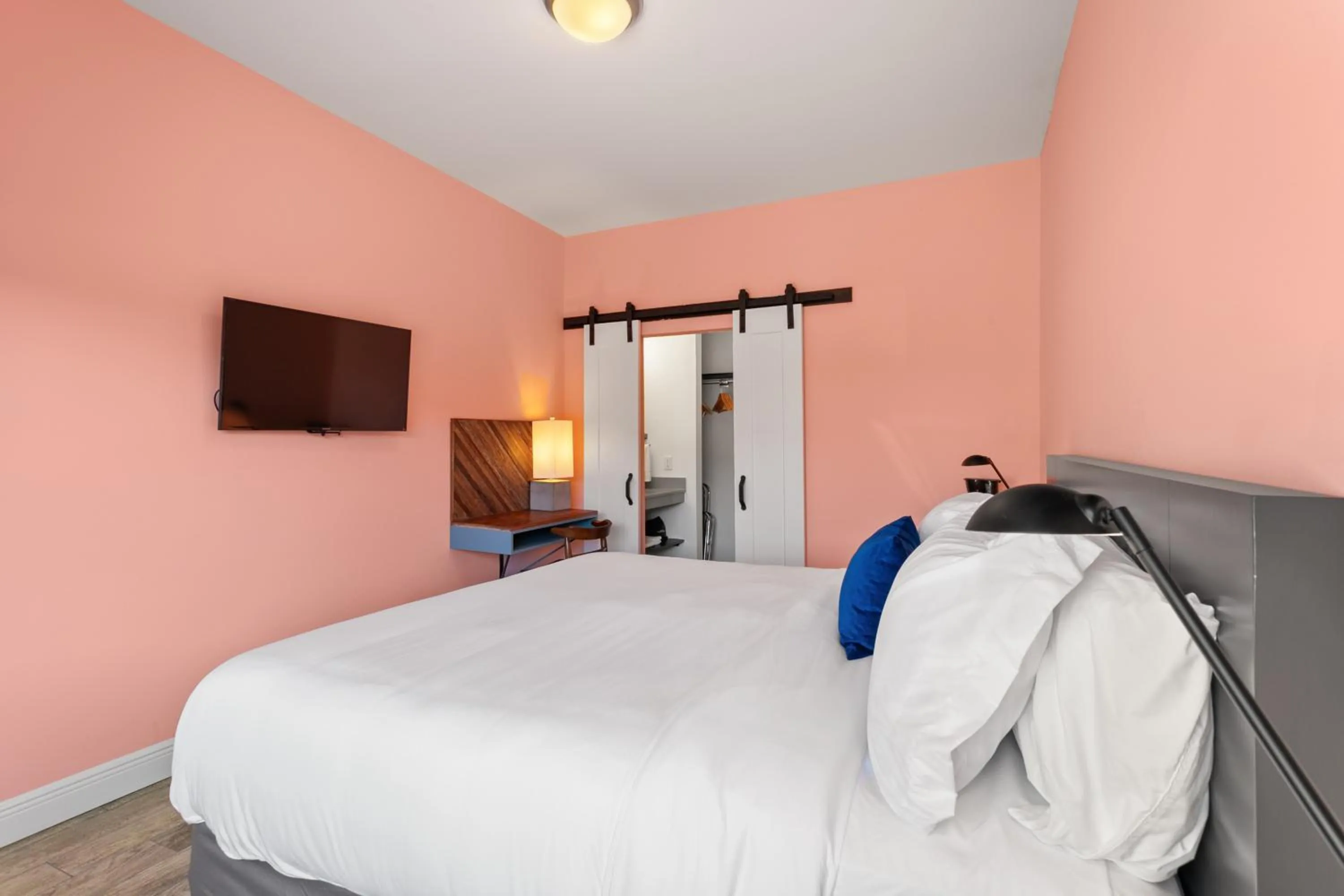 Bed in The Iris Motel