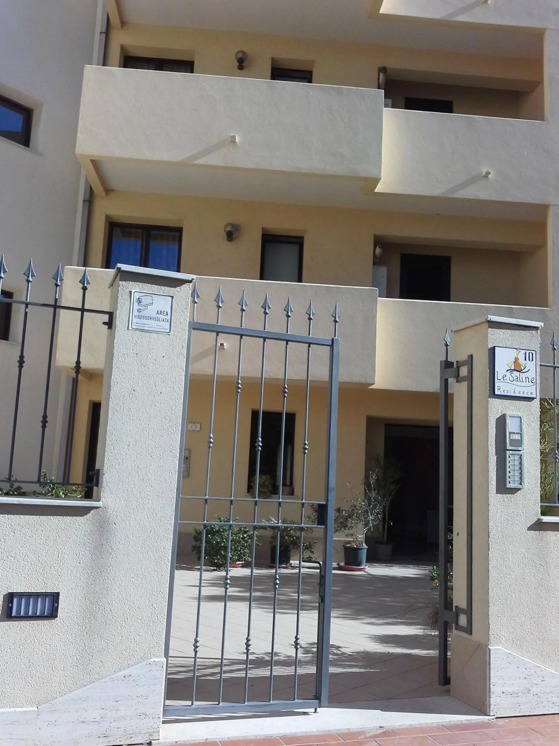 Facade/entrance in Residence Le Saline