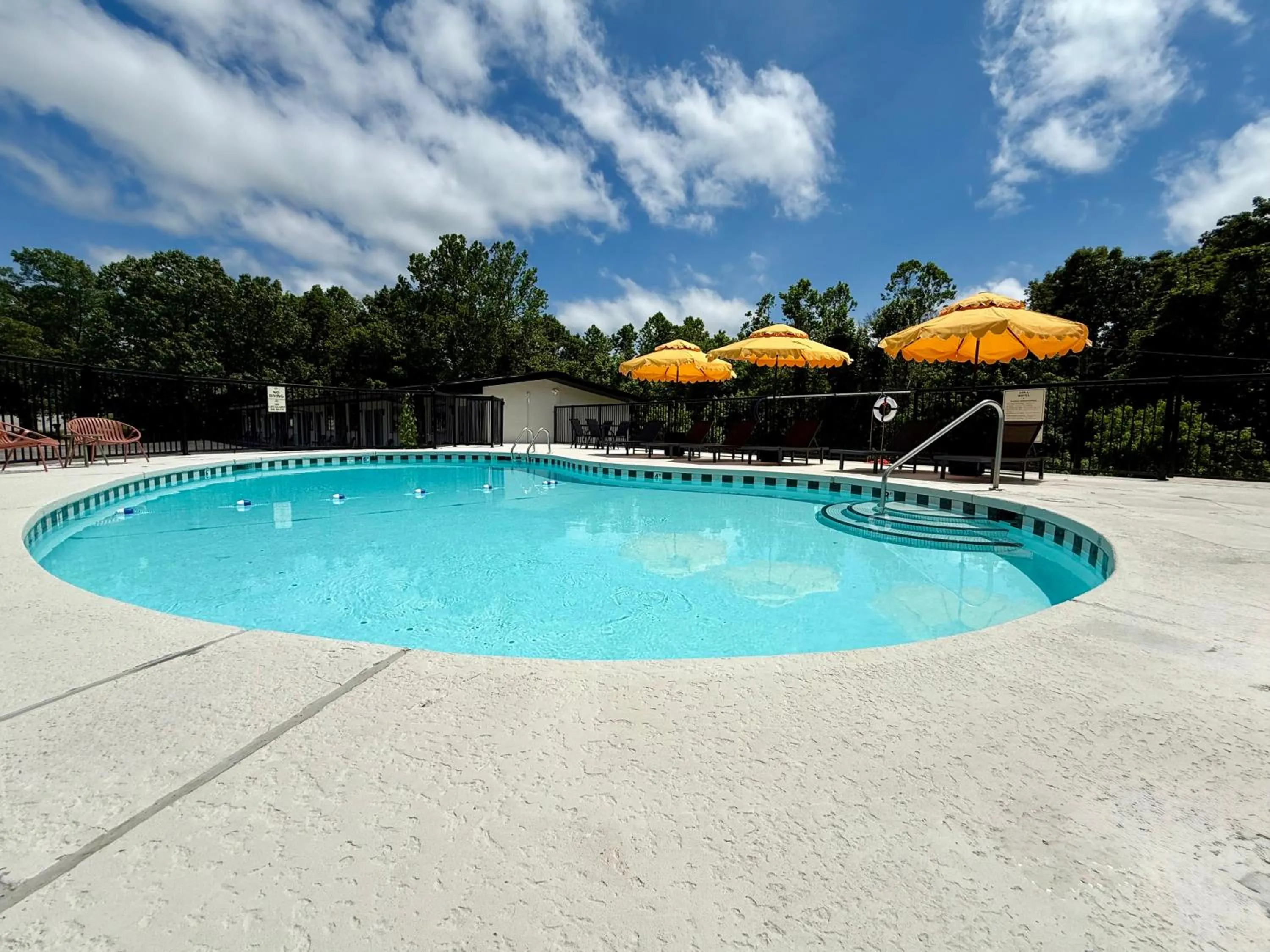 Swimming pool in Arka Motel