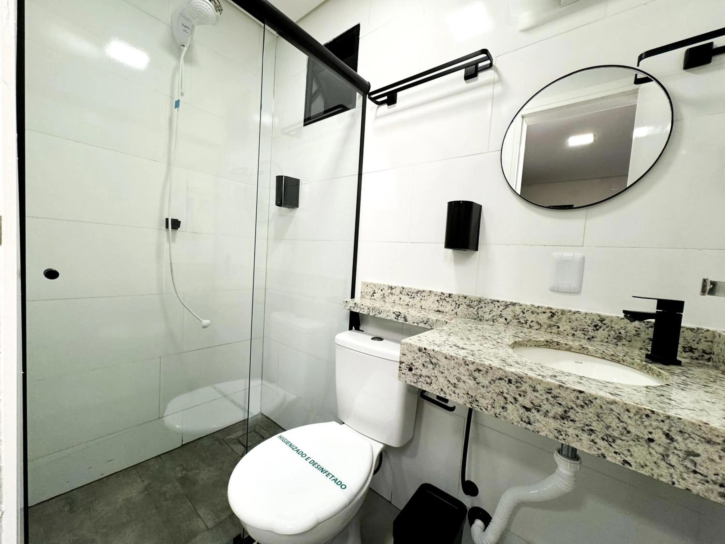 Shower in Hotel São José