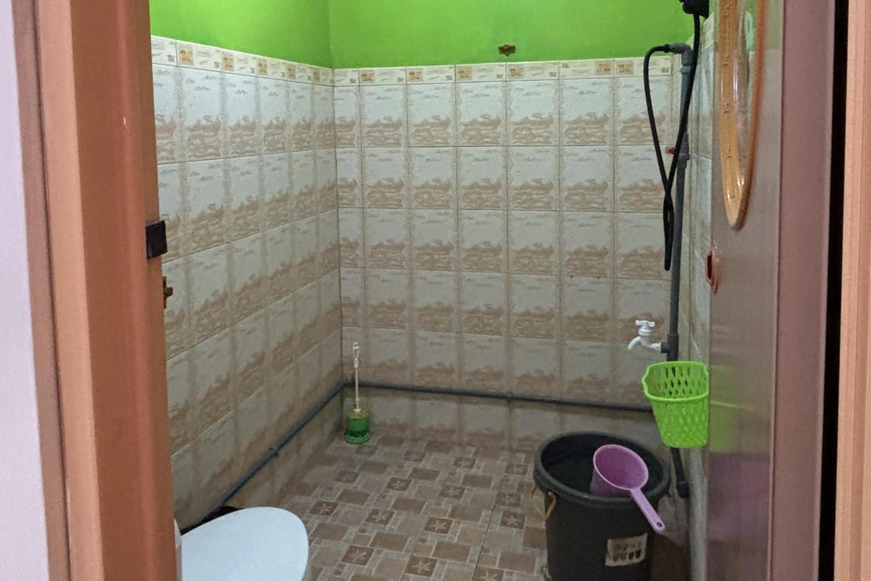 Bathroom in Family 24 Hotel near Pantai Cipatujah