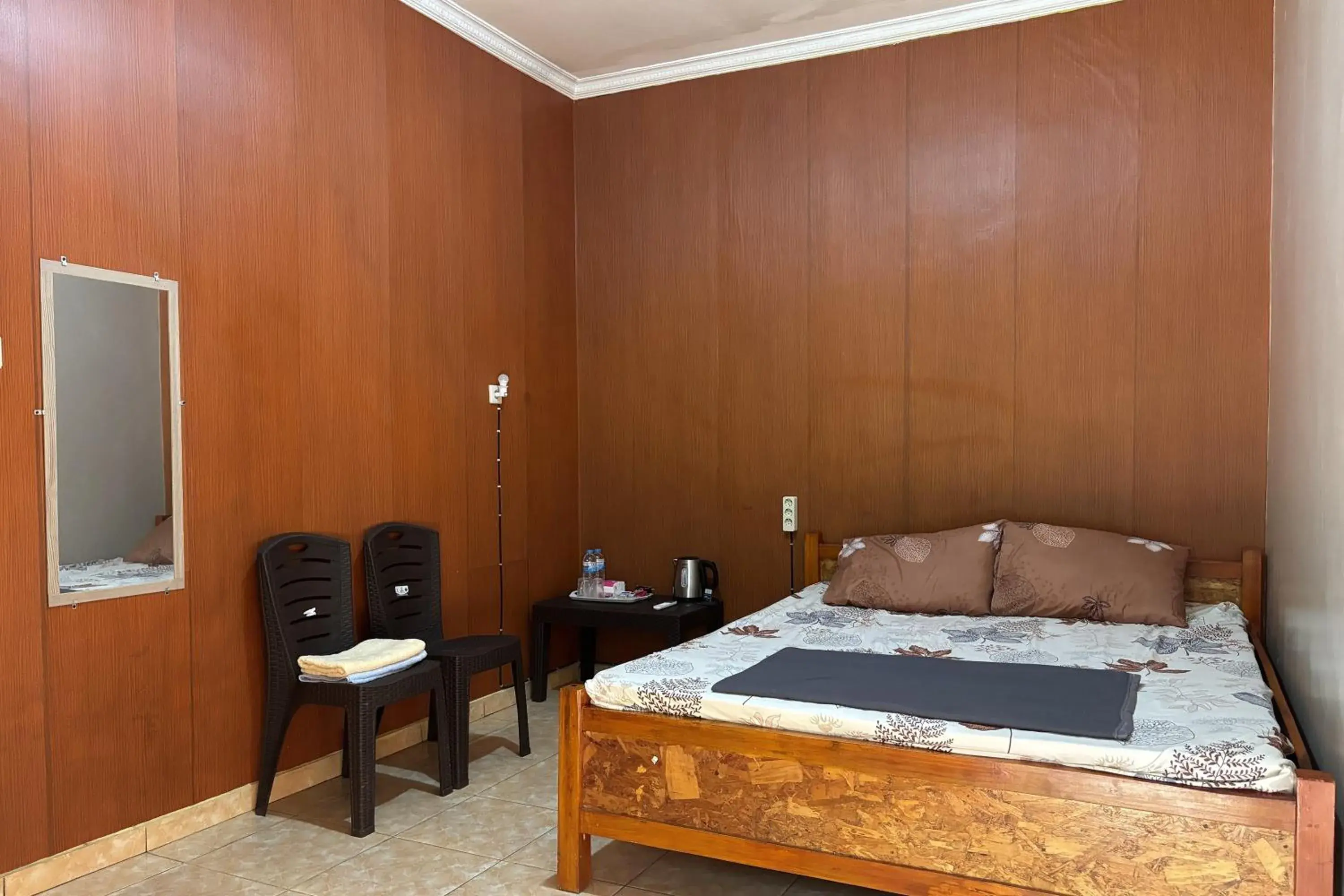 Standard Double Room in Family 24 Hotel near Pantai Cipatujah Standard Double Room in Family 24 Hotel near Pantai Cipatujah