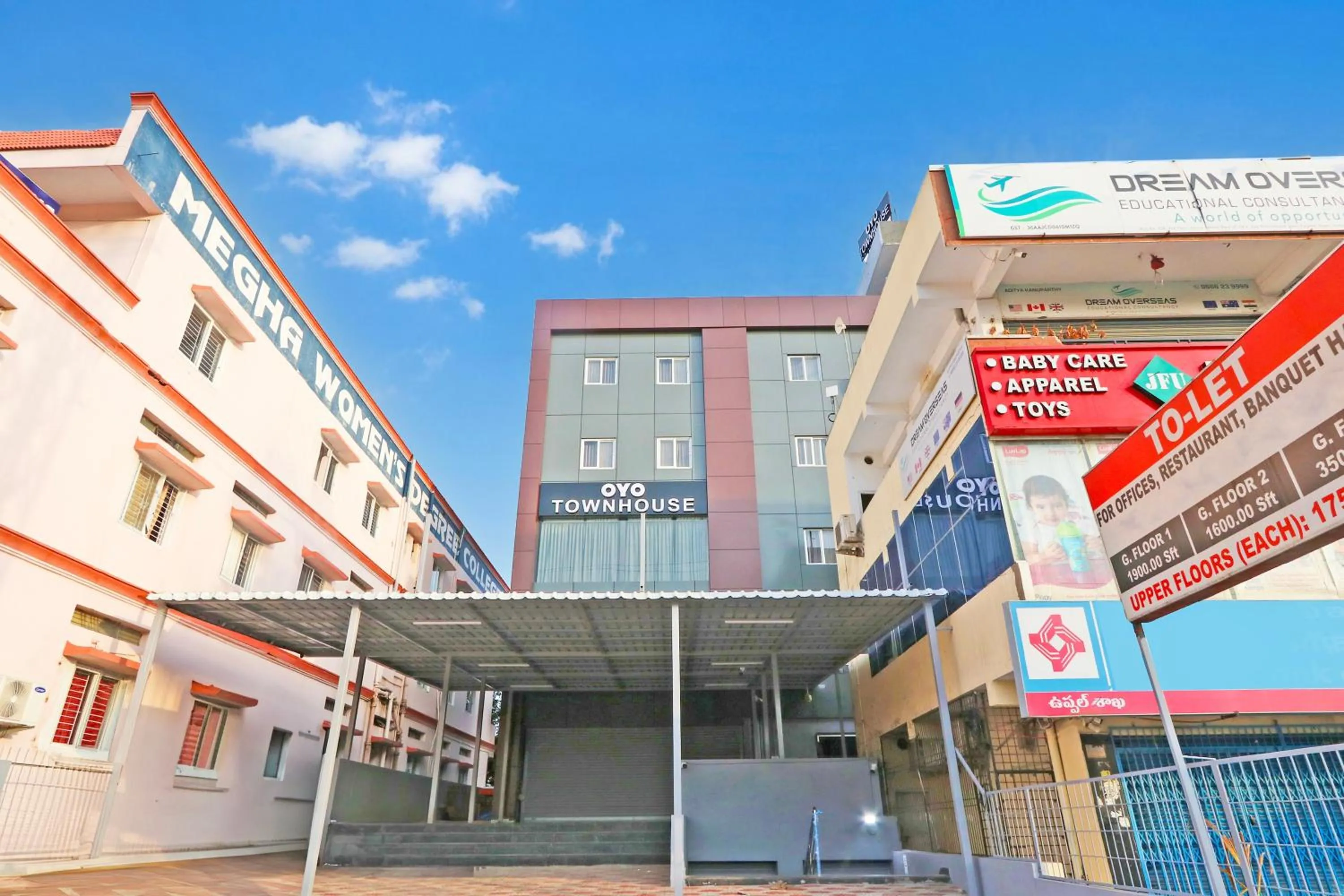 Facade/entrance in Townhouse La Vista Inn Grand Hotel