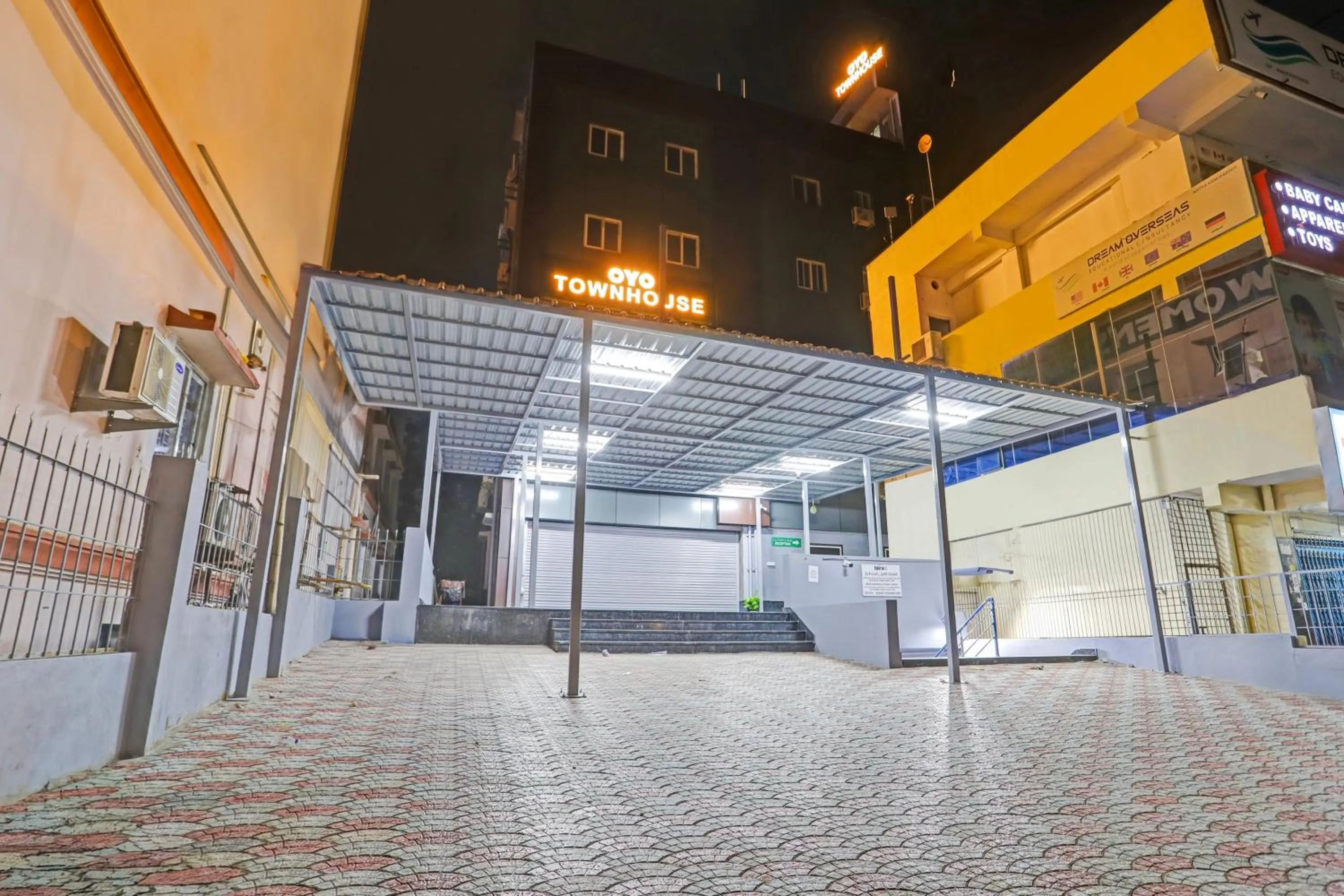Facade/entrance in Super Townhouse La Vista Inn Grand Hotel
