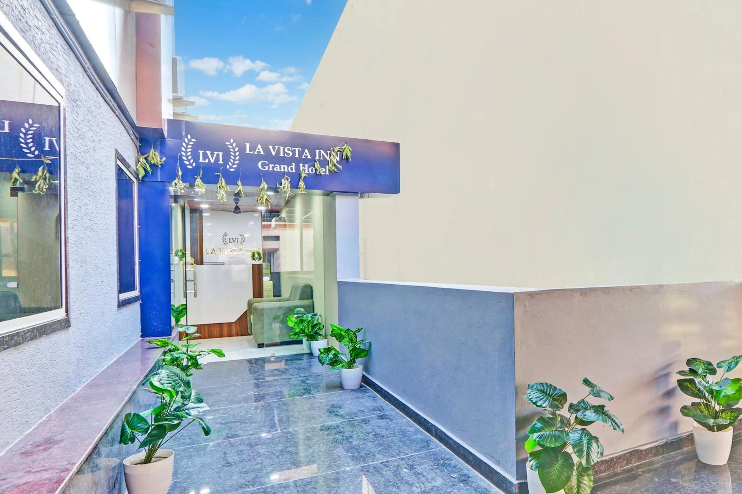 Facade/entrance in Super Townhouse La Vista Inn Grand Hotel