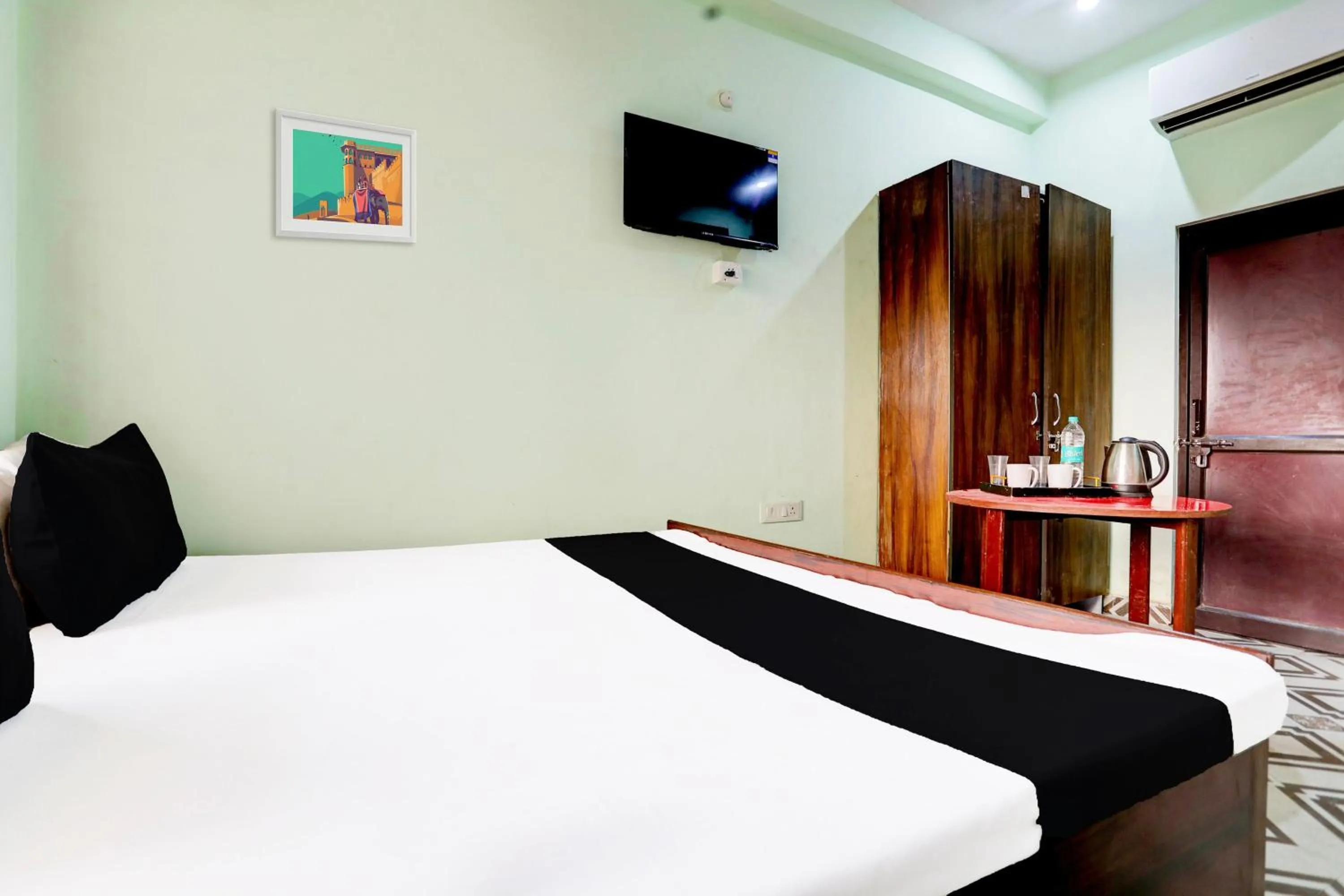 Bedroom, Bed in Hotel O Suryawanshi