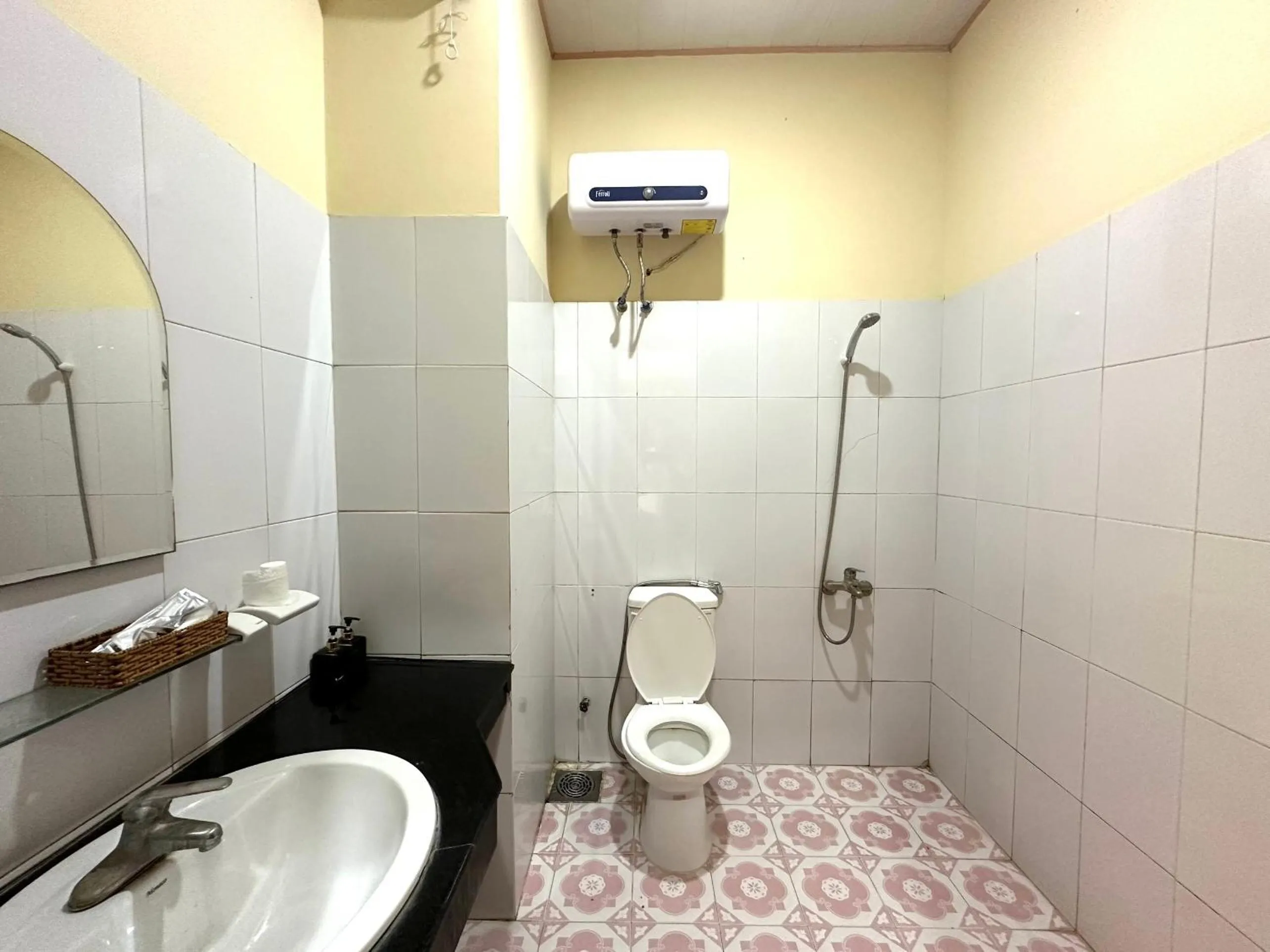 Bathroom in OYO 1246 Nha Khach Cuc Hau Can