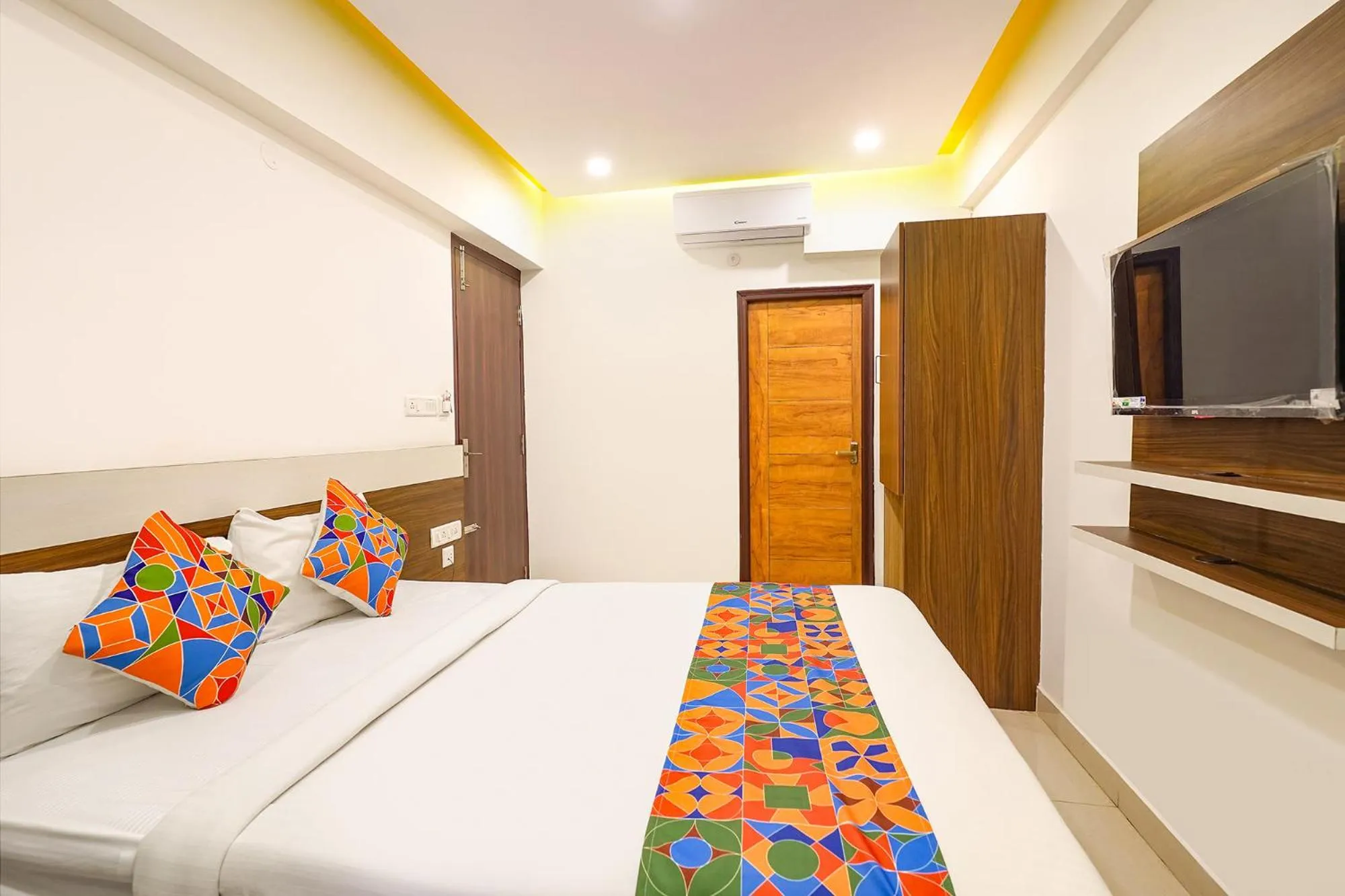 Bed in FabHotel Royal N Comforts