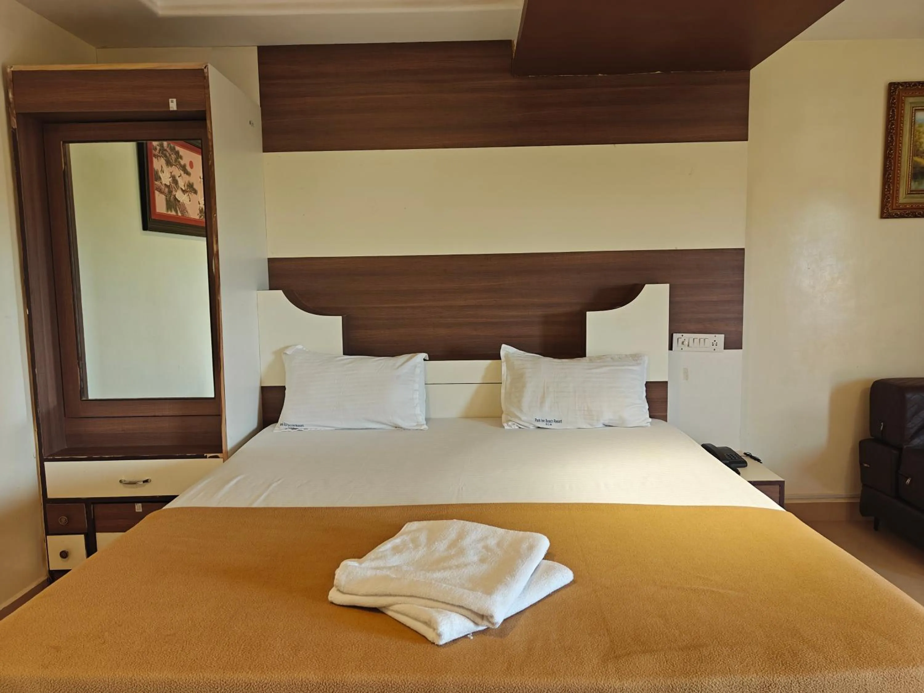 Bedroom, Bed in Park Inn Beach Resort