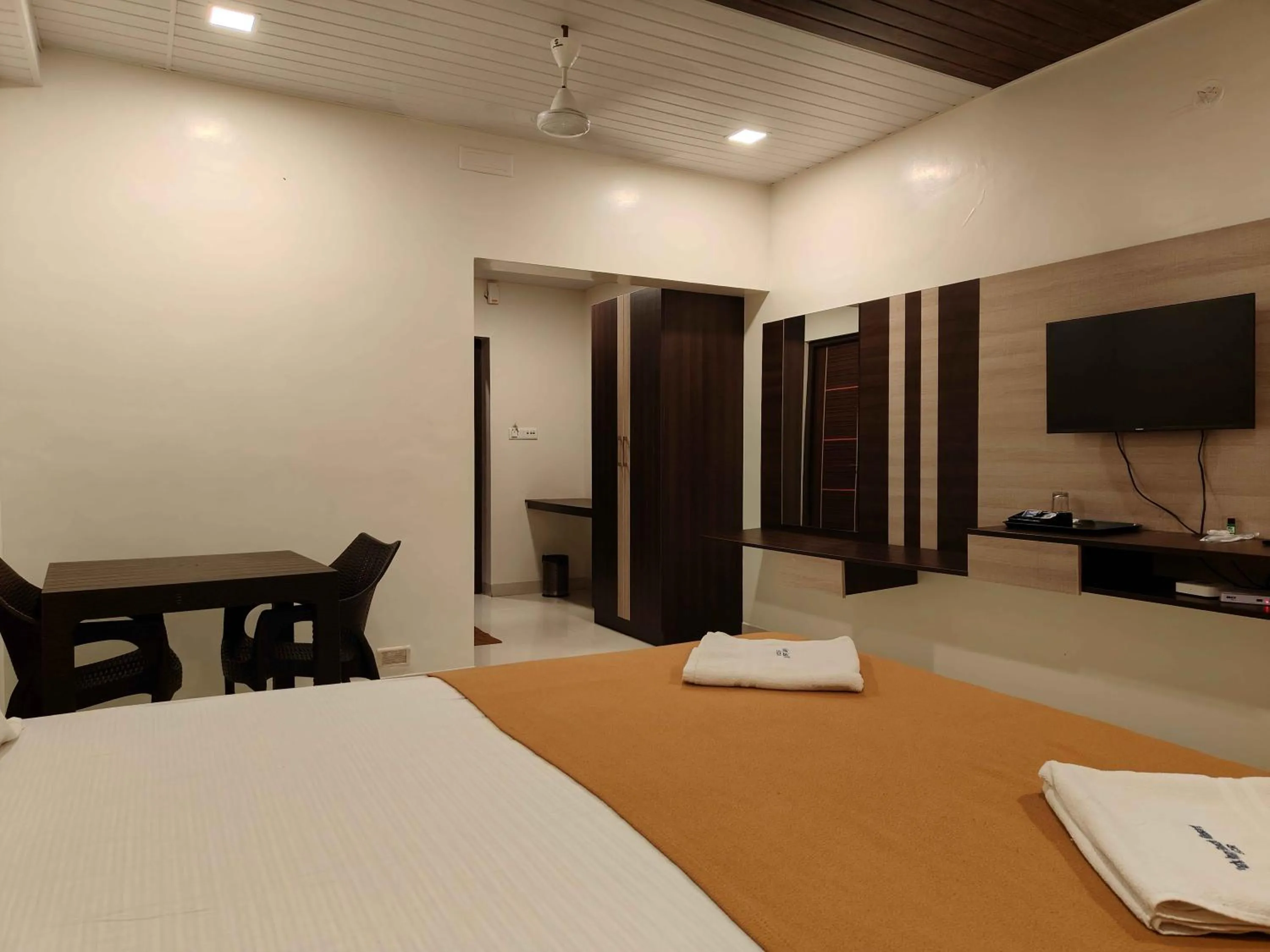 Bedroom, Bed in Park Inn Beach Resort