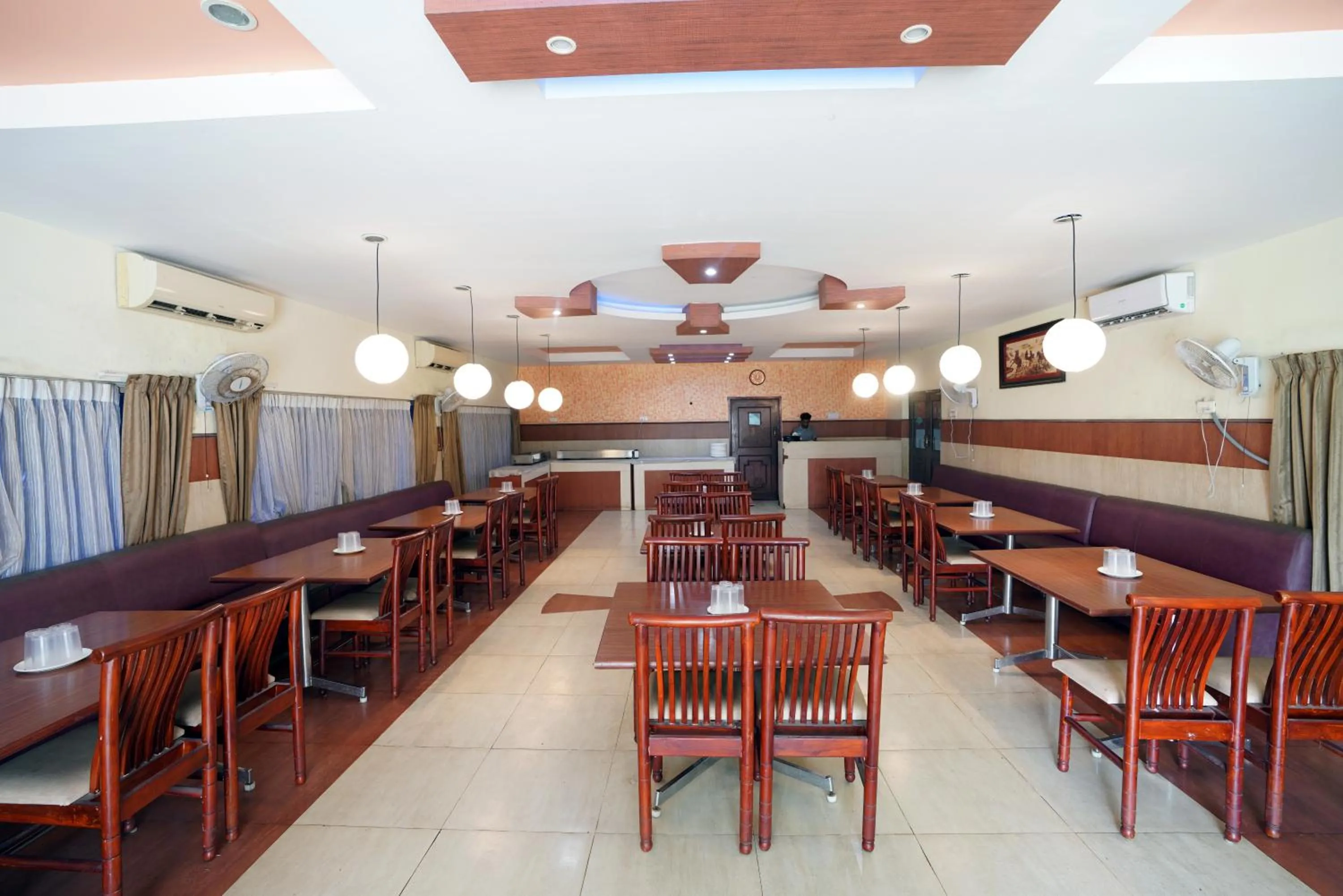 Restaurant/places to eat in Park Inn Beach Resort