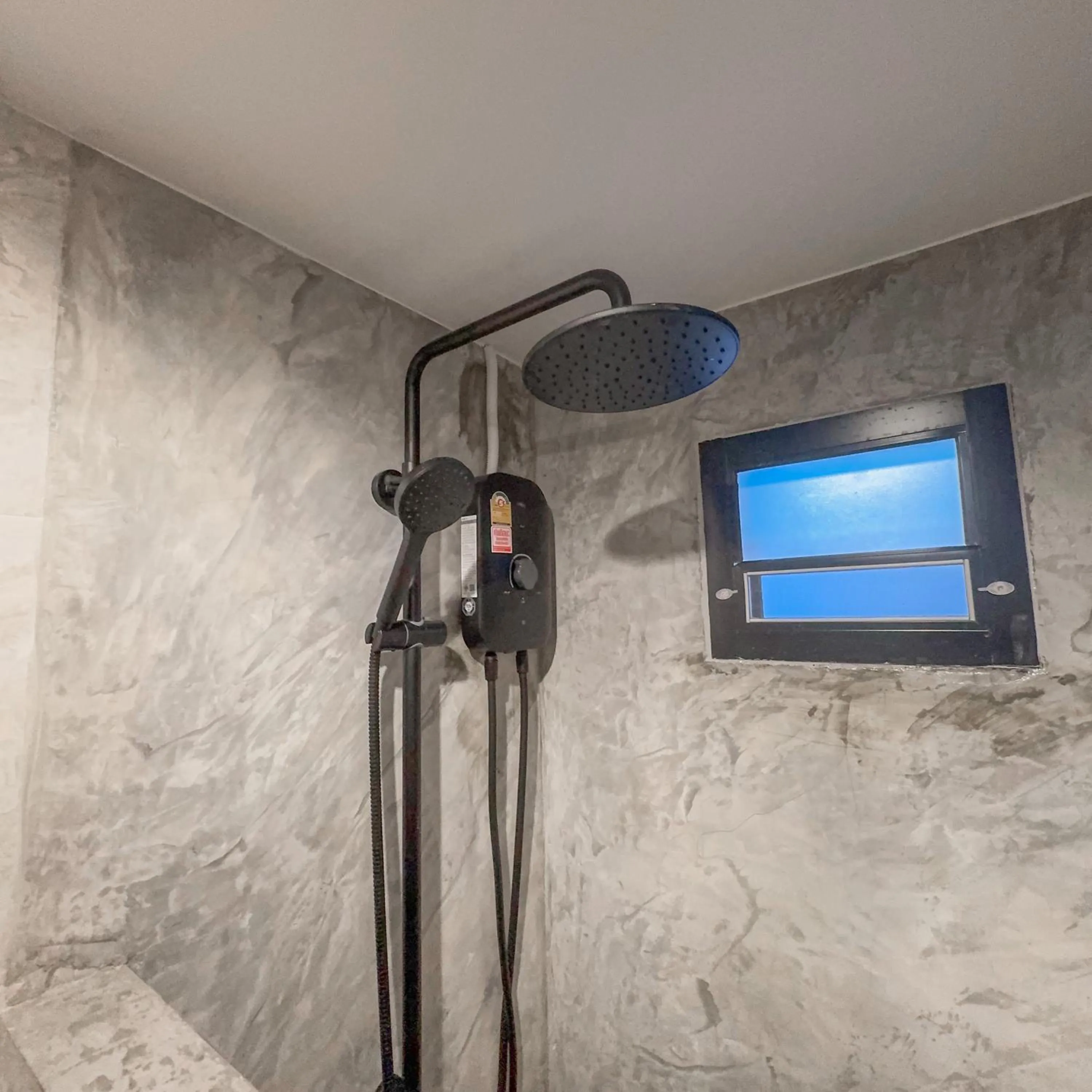 Shower in JB Home Bangkok - Victory monument