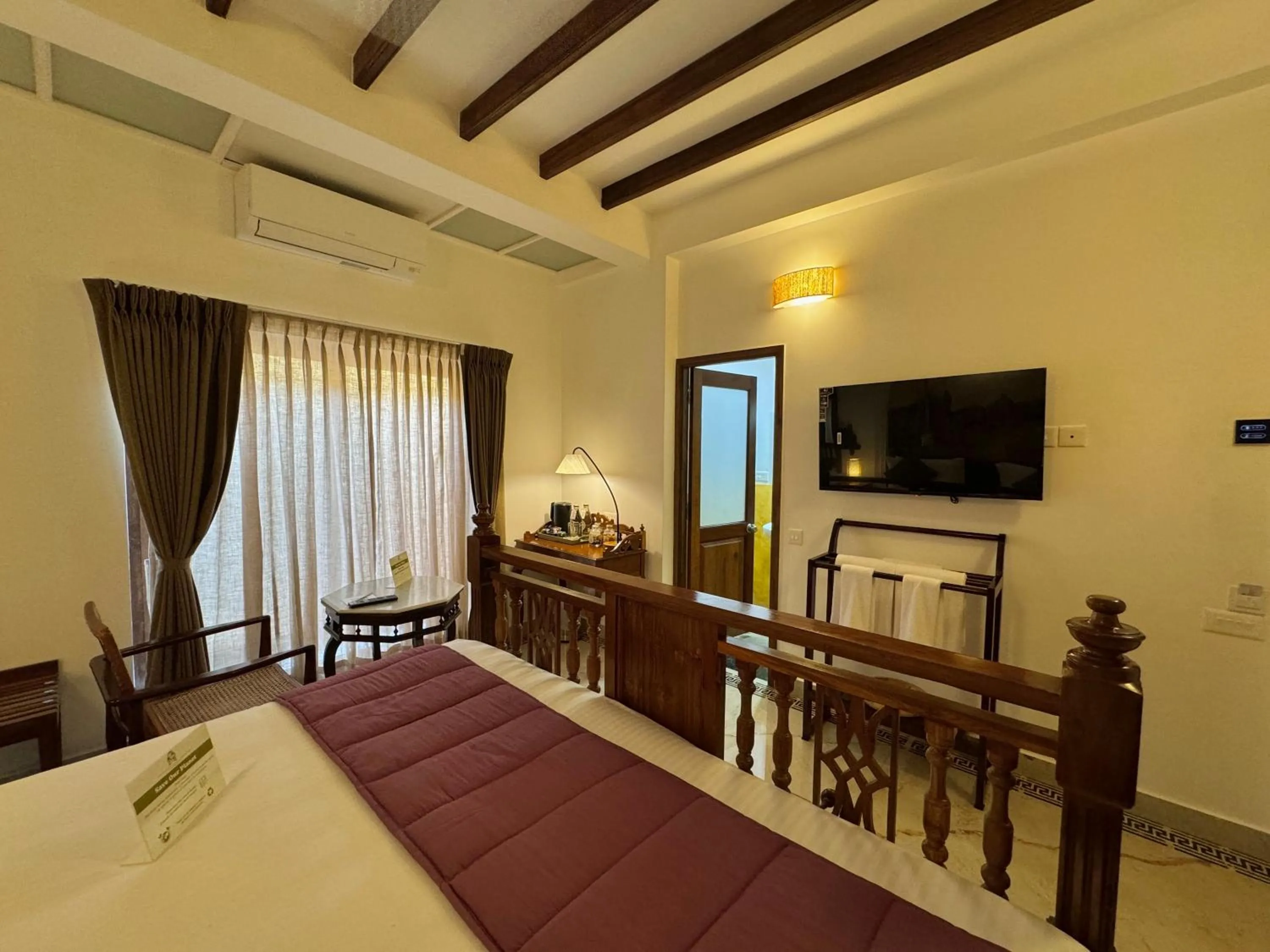 TV and multimedia, Bed in La Plage Seaview Suites