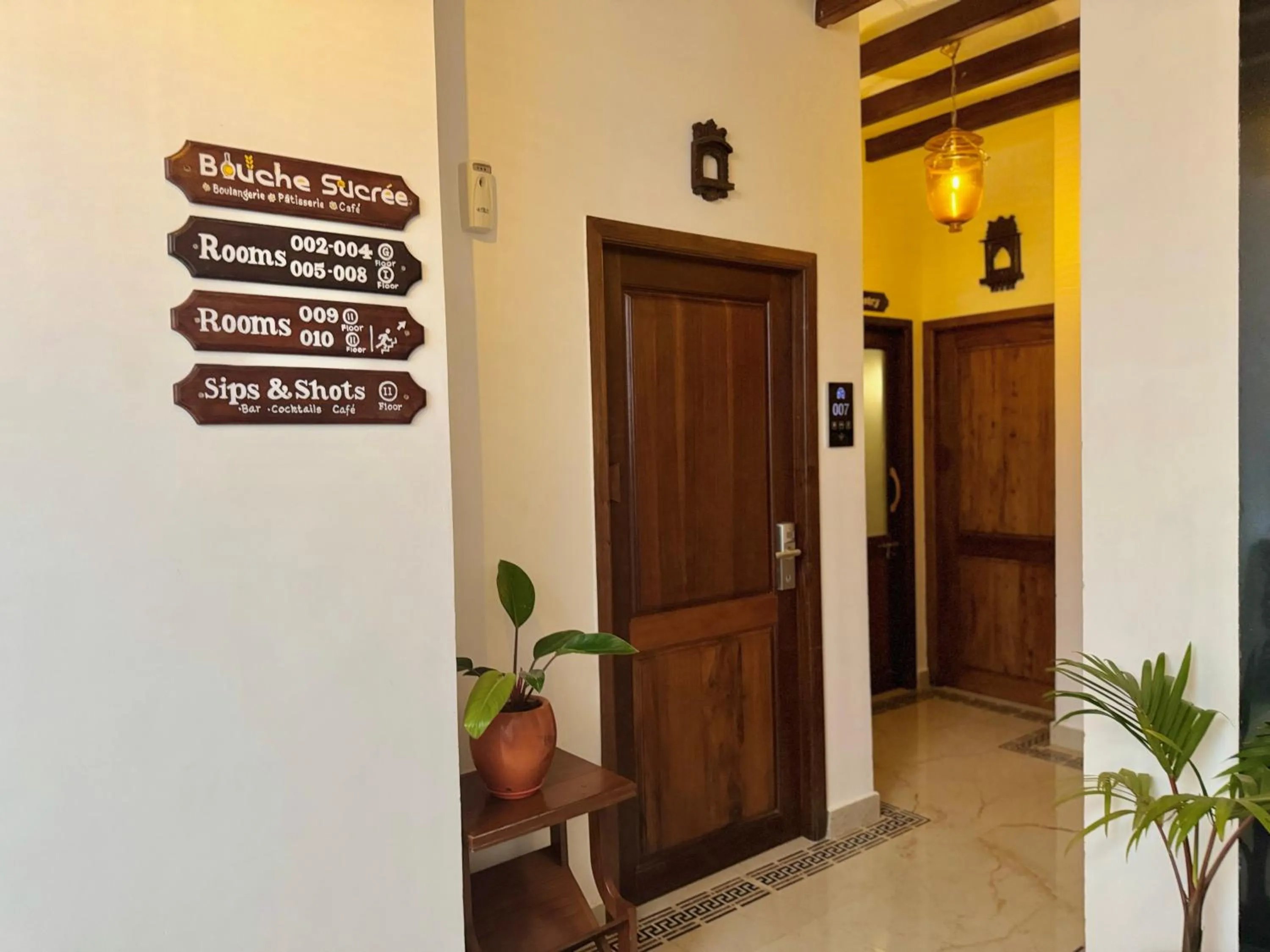 Logo/Certificate/Sign in La Plage Seaview Suites